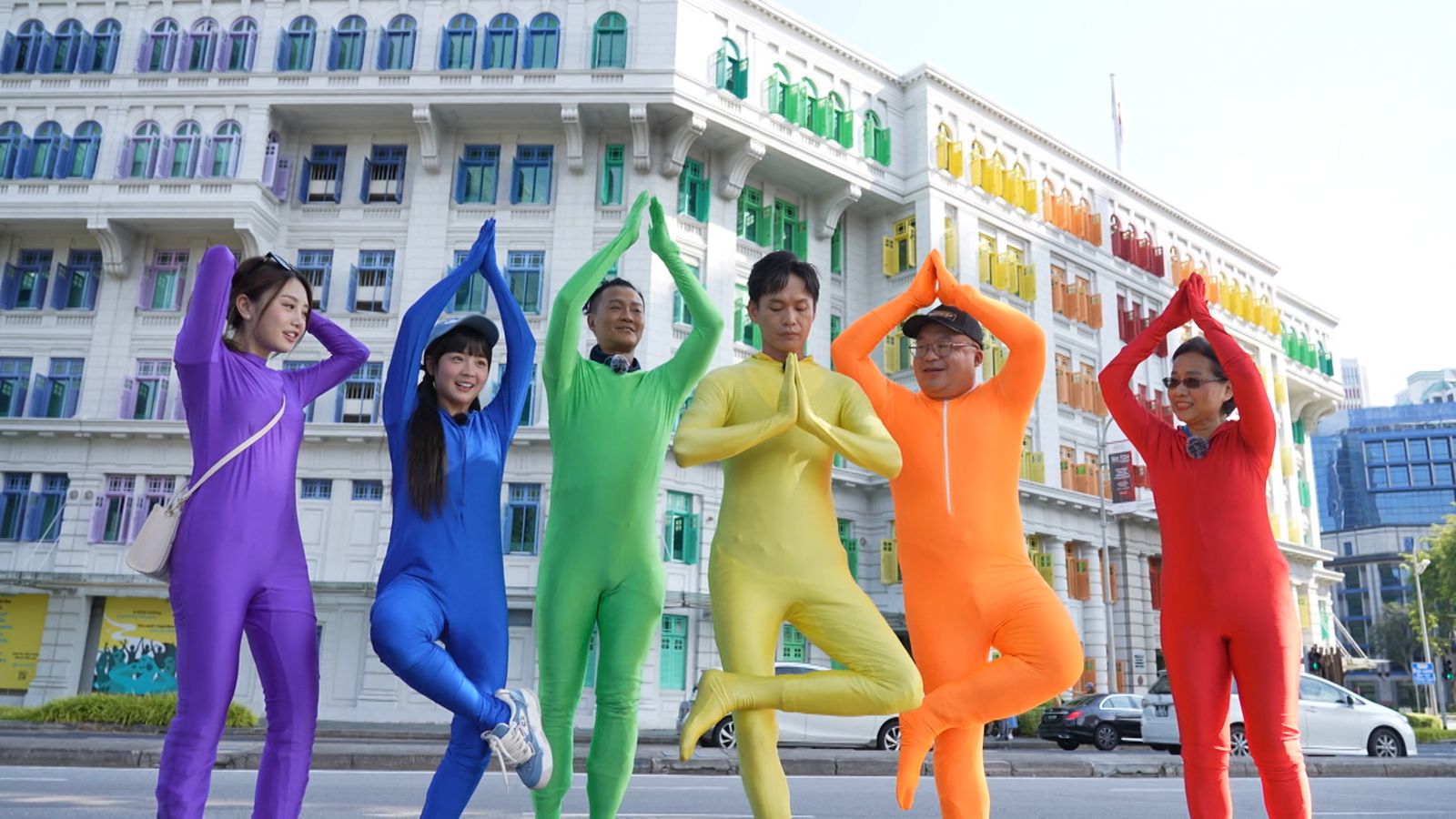 黃鐙輝在新加波公園示範甩手功「妨害風化」　被帶去「警察局」