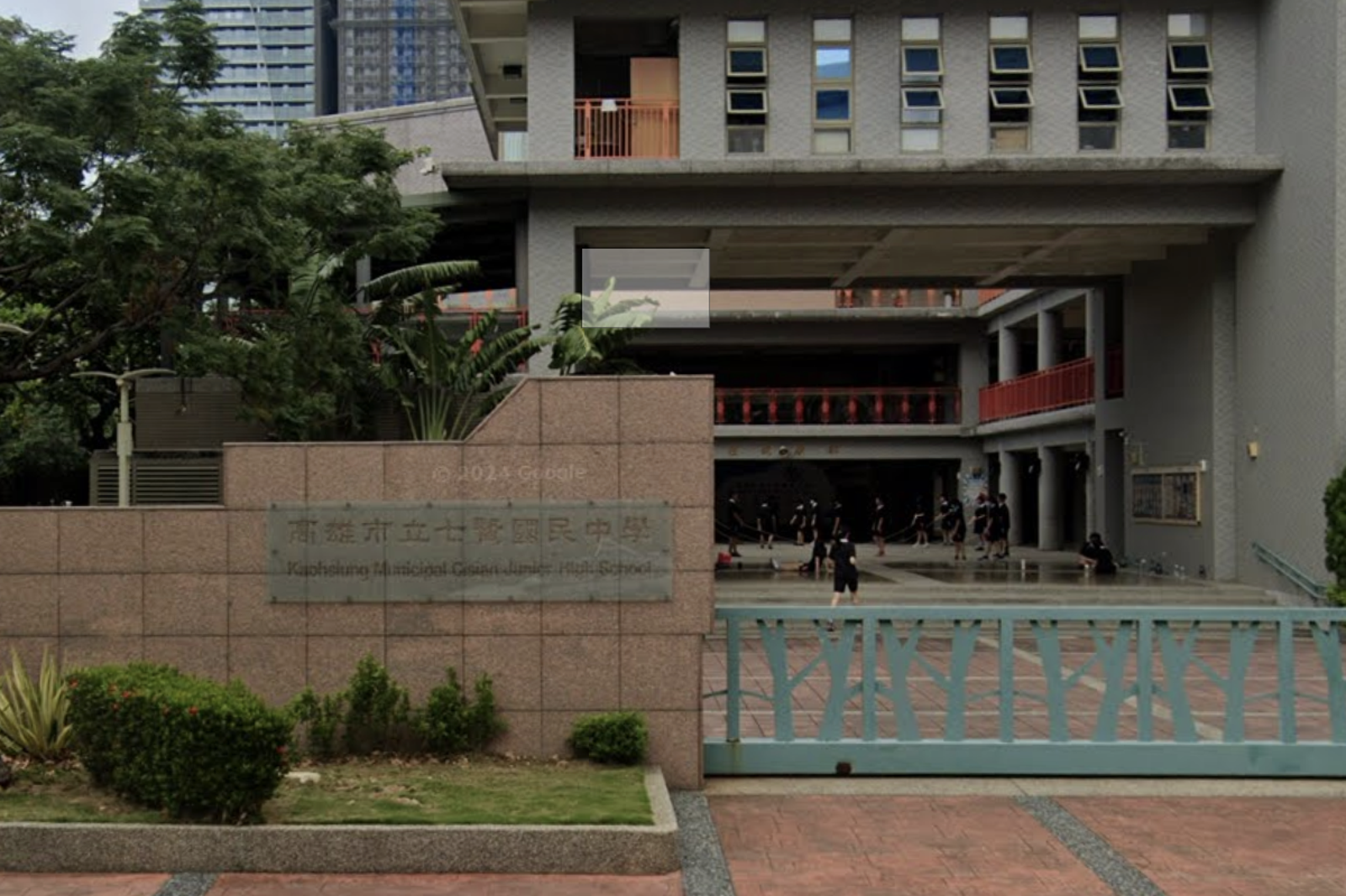 高雄出現中國口音女疑直播拍學童　校方澄清：只是直播帶貨