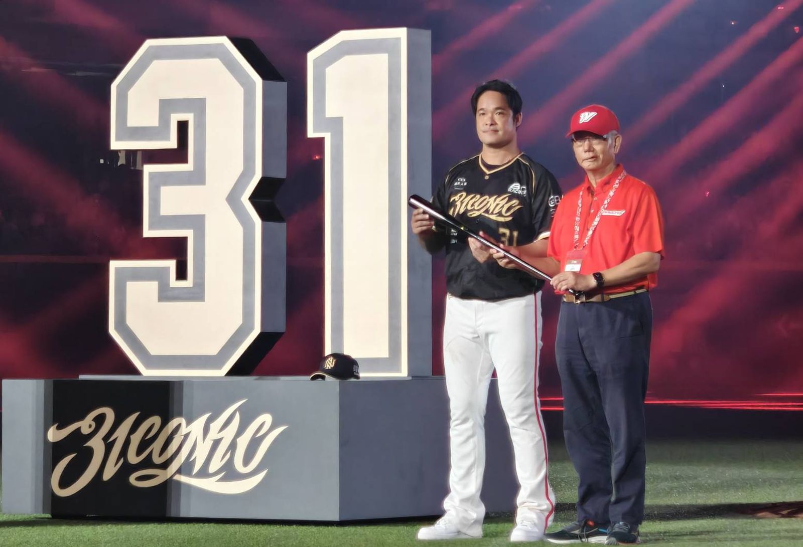 林智勝引退／大師兄引退儀式落幕　大巨蛋滿場4萬球迷見證傳奇