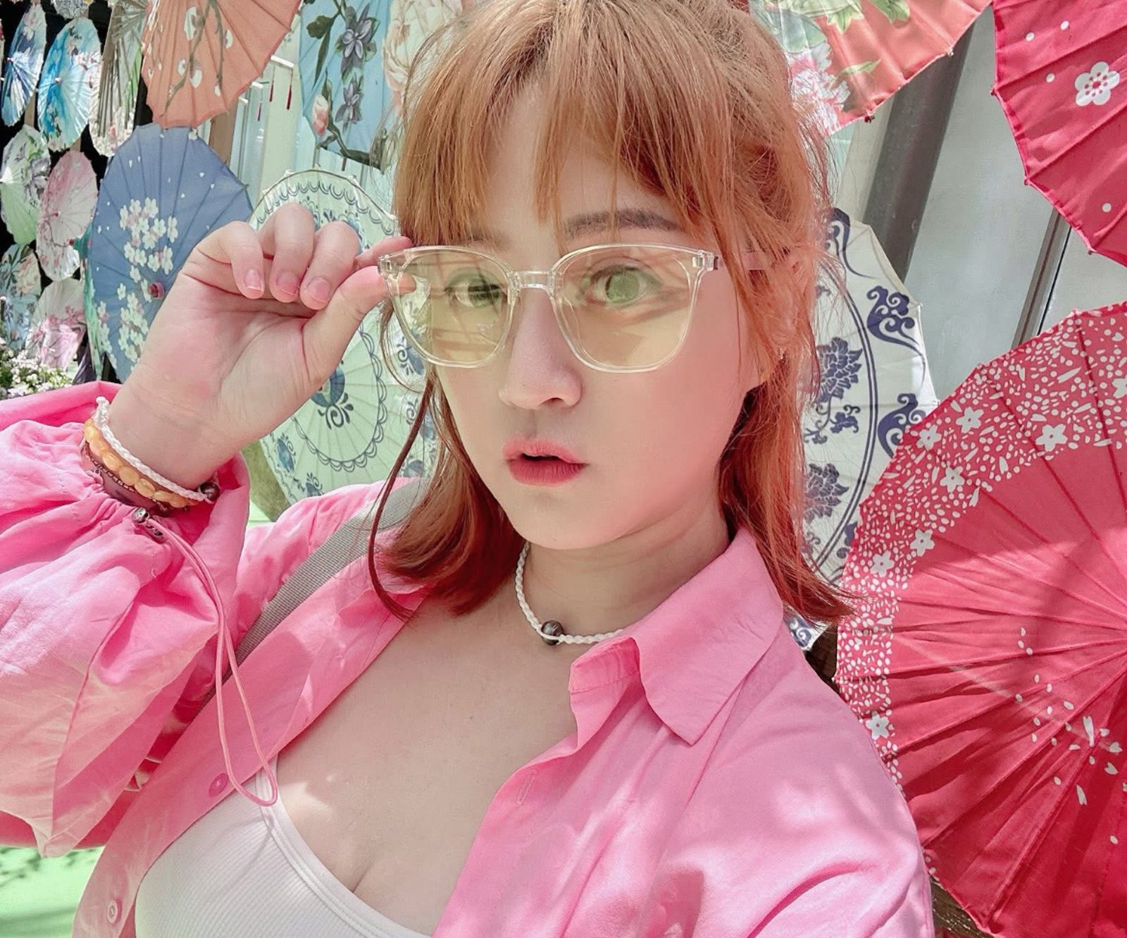 于朦朧墜樓掀陰影！造型師揭演藝圈內幕　拒簽約逃過毒趴