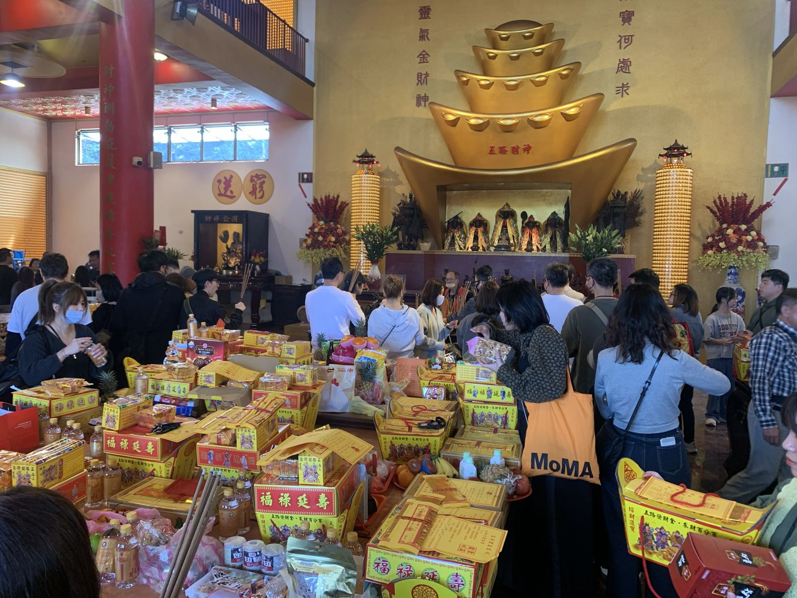 變質的宮廟美學──金身金漆龍柱的財力競爭
