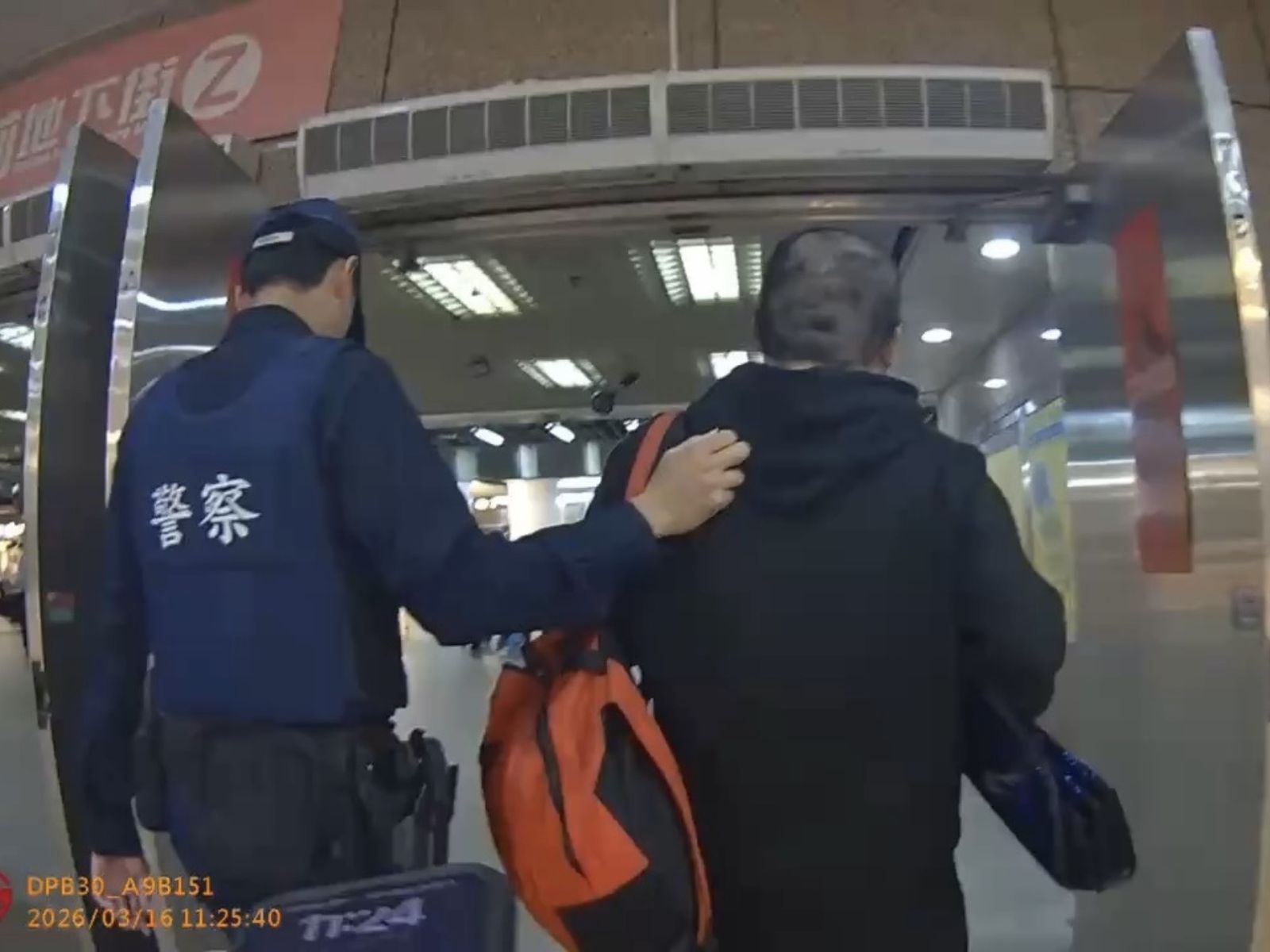 機捷驚傳縱火!遊民燒紙後竟被放走 站長只收打火機「2小時後才報警」