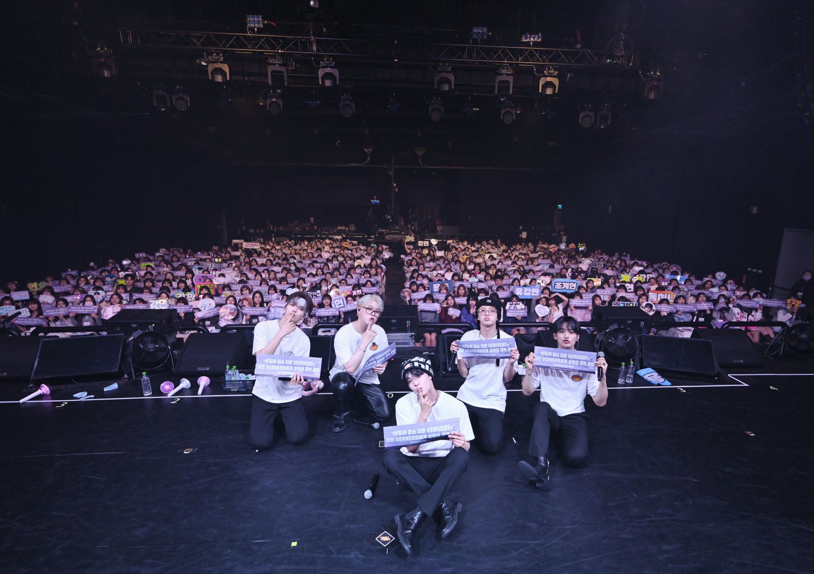 粉絲太給力！VERIVERY高雄見面會驚見「7週年應援」　5成員感動落淚「安可將近1小時」