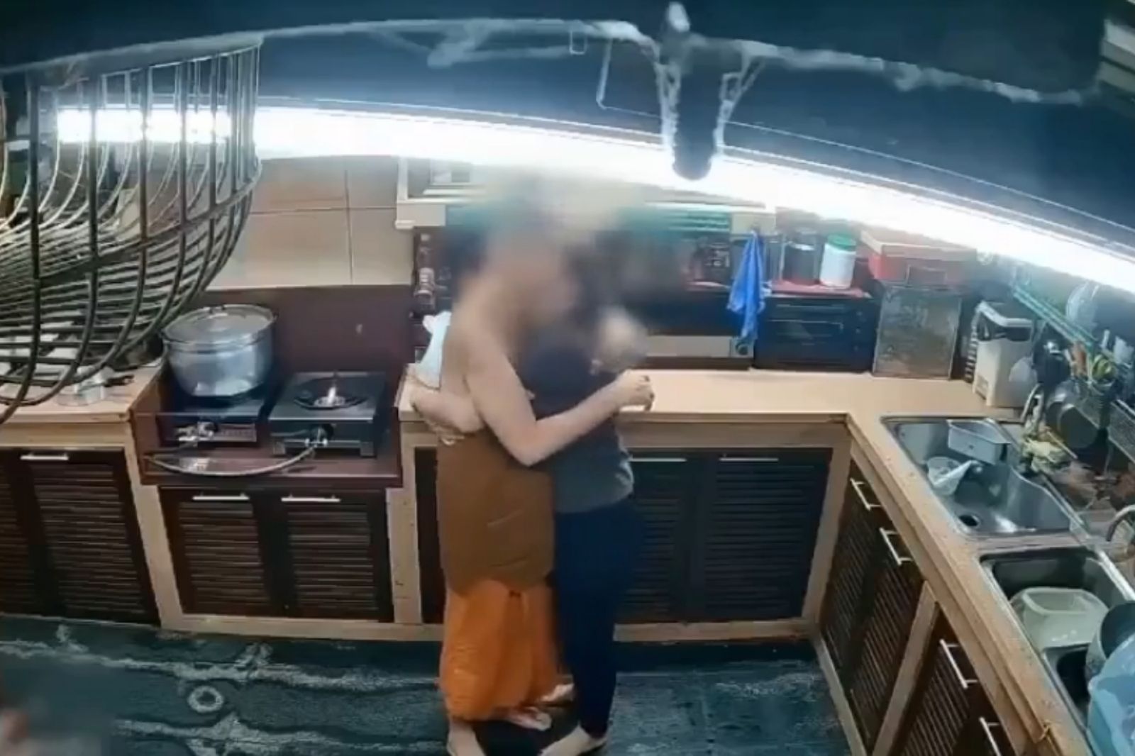 高僧、女信徒雙修全被拍!泌尿醫一看「不到1分鐘」秒歪樓 網笑:被強行衛教