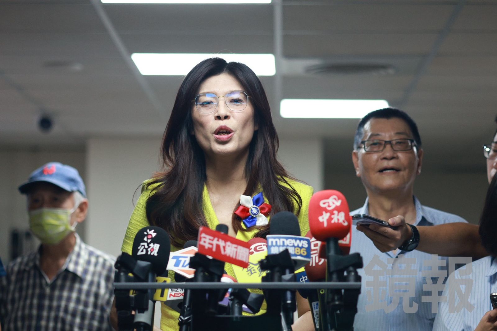 黨內指網軍介入黨魁選舉、反罷免收車馬費　鄭麗文稱「人在做天在看」：絕對不再網內互打