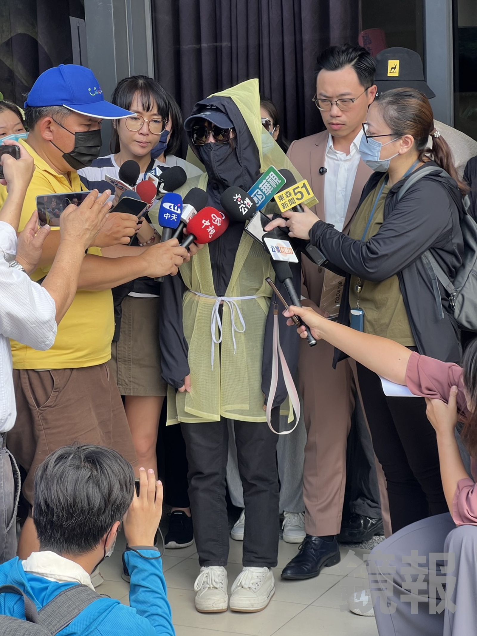 死者女兒在律師陪同下，出面指控紫靈宮逼死女代書。
