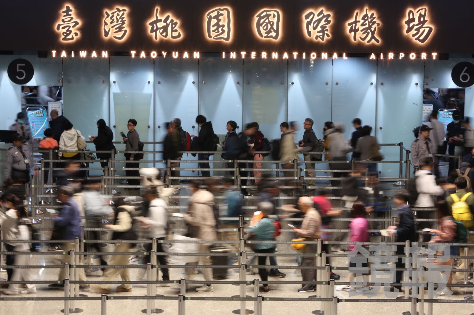 飛行必看!空服員警告「5大搭機穿搭地雷」…不只不能保暖「還恐釀血栓」