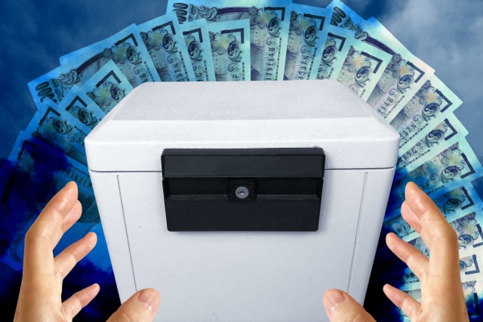 不簡單！9歲女童到鄰居家玩「抱走保險箱」　立馬花6萬買零食還孝順哥哥
