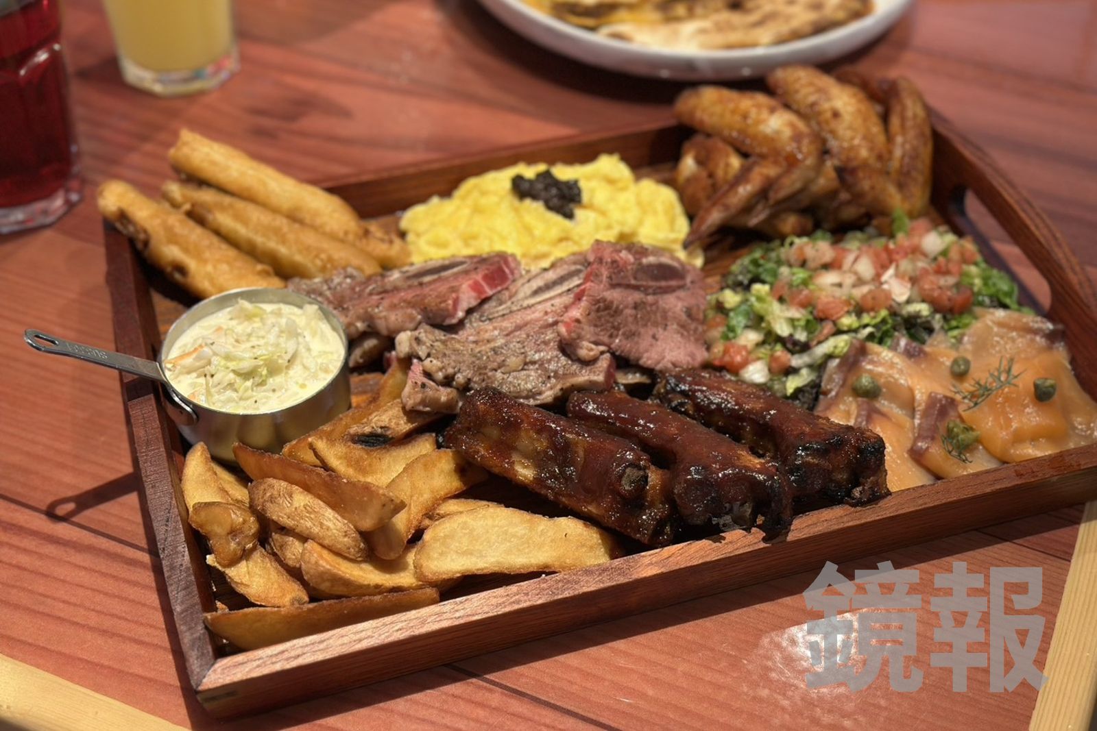 「Hooters」推出週末限定美式早午餐!大分量拼盤爽吃一波、還有熱舞秀看