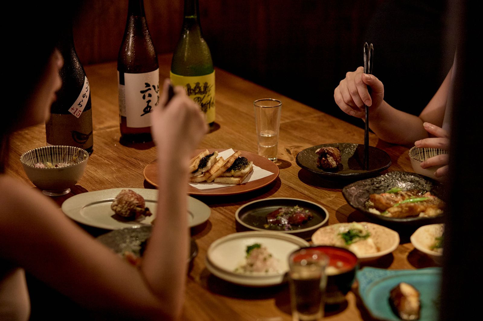 東京人氣居酒屋「酒井商會」登台！和牛釜飯＋柚香雞翅割烹套餐inari吃得到