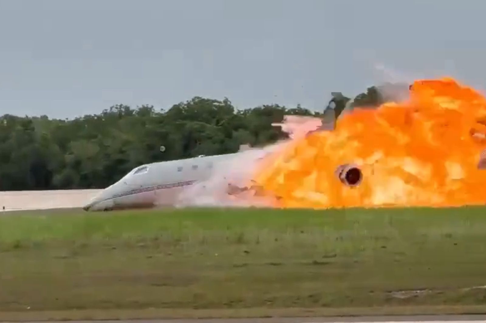 MLB傳奇鐵捕險搭死神班機!私人飛機迫降「劇烈爆炸」釀2死 燒成火球畫面曝