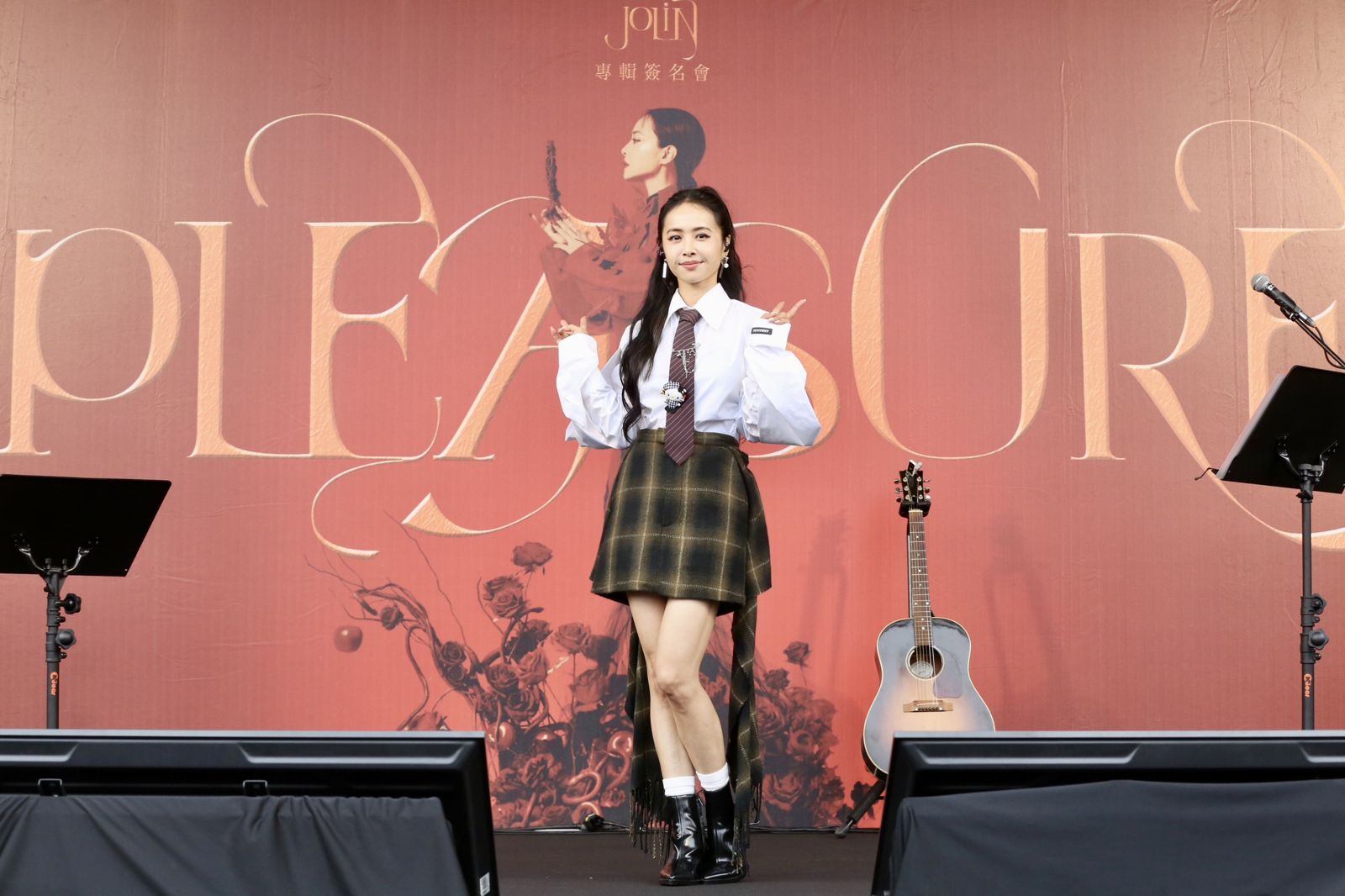 蔡依林2日在北流舉辦簽唱會，現場吸引逾5000名歌迷排隊守候。董孟航攝