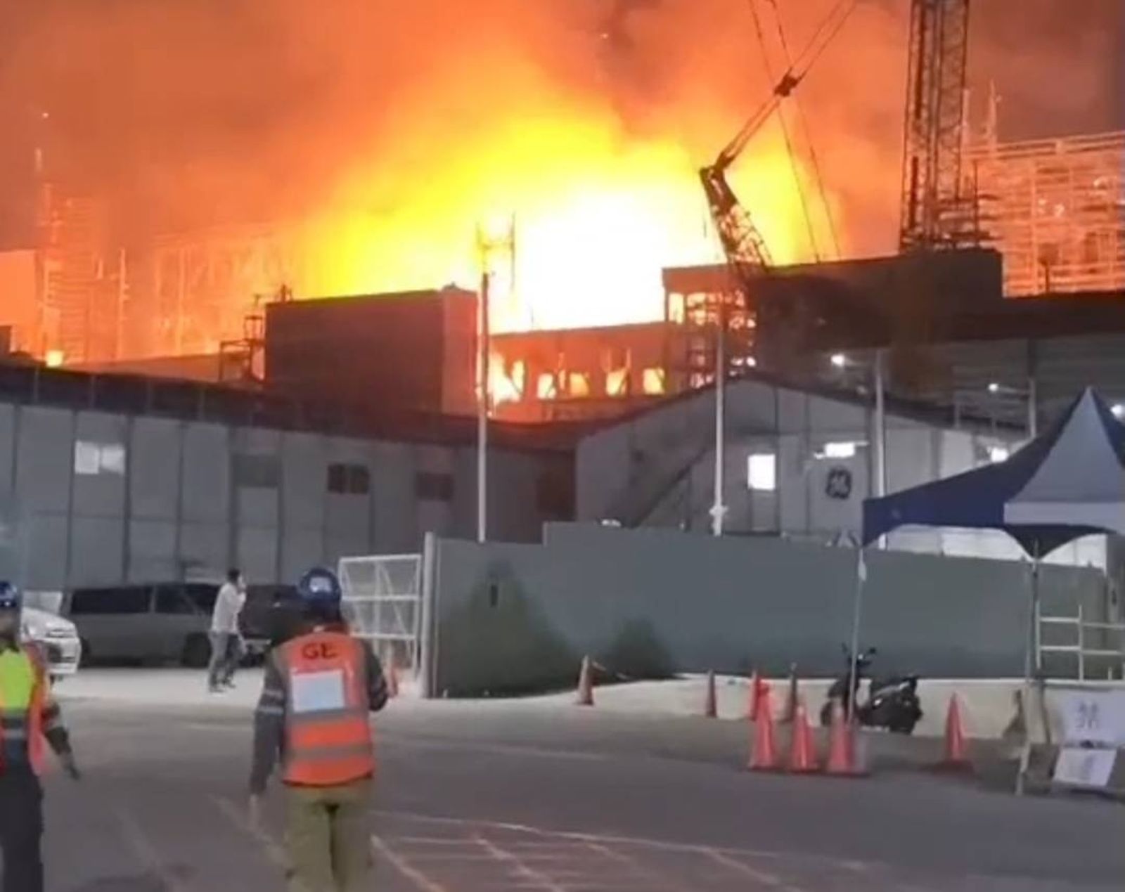 高雄興達電廠深夜爆炸起火　台電董座曾文生證實：天然氣外洩導致