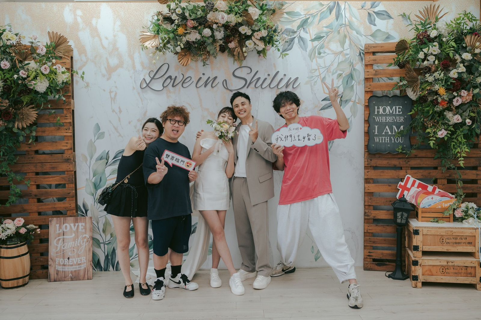 曾子余登記結婚了！法國求婚圈外女友超浪漫　找來納豆、黃鐙輝證婚