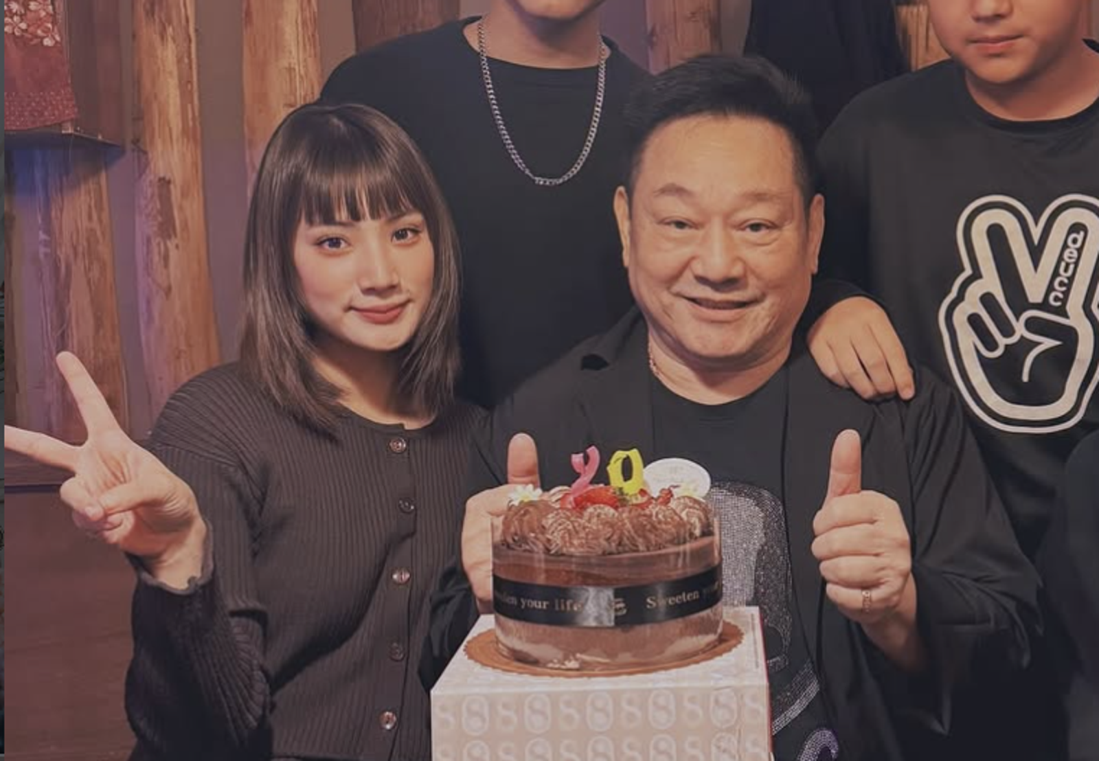 林宜禾（左）是資深藝人林義芳的女兒。翻攝IG @rebecca.0827