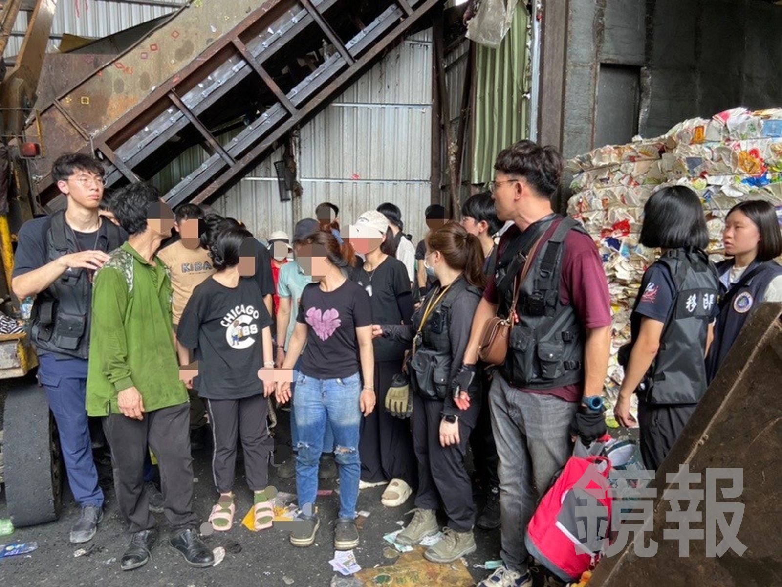 專勤隊在現場共查獲失聯移工及非法兼職移工共45人。新北專勤隊提供