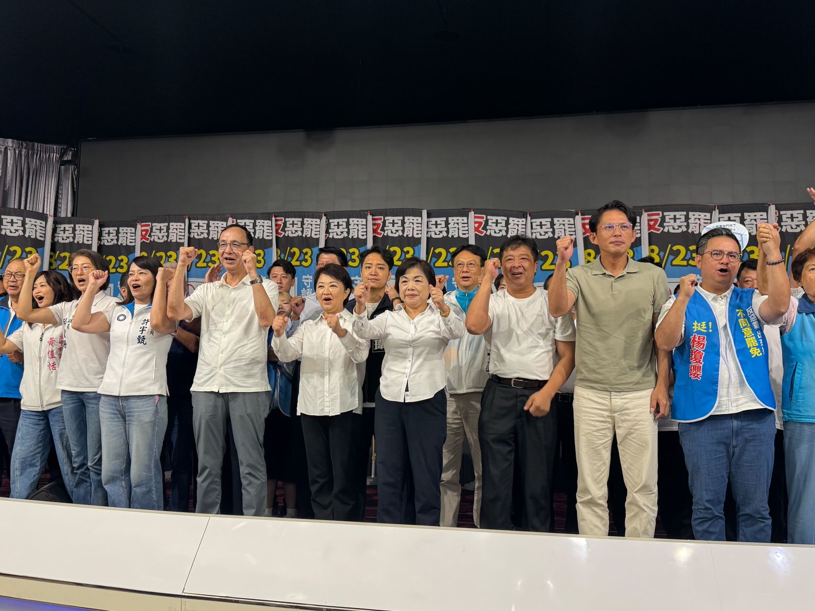 藍白黨主席共同為國民黨立委站台反罷免,為2026地方選舉奠定藍白合氛圍。(資料照片/國民黨提供)