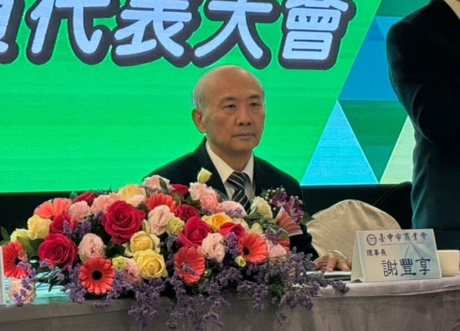 台中市商業會理事長謝豐享23日公開信痛批盧秀燕「一通電話都沒打」，還質疑市府忙著卸責中央、推動725凱道活動，沒心關心台中市民健康。翻攝fb台中市商會