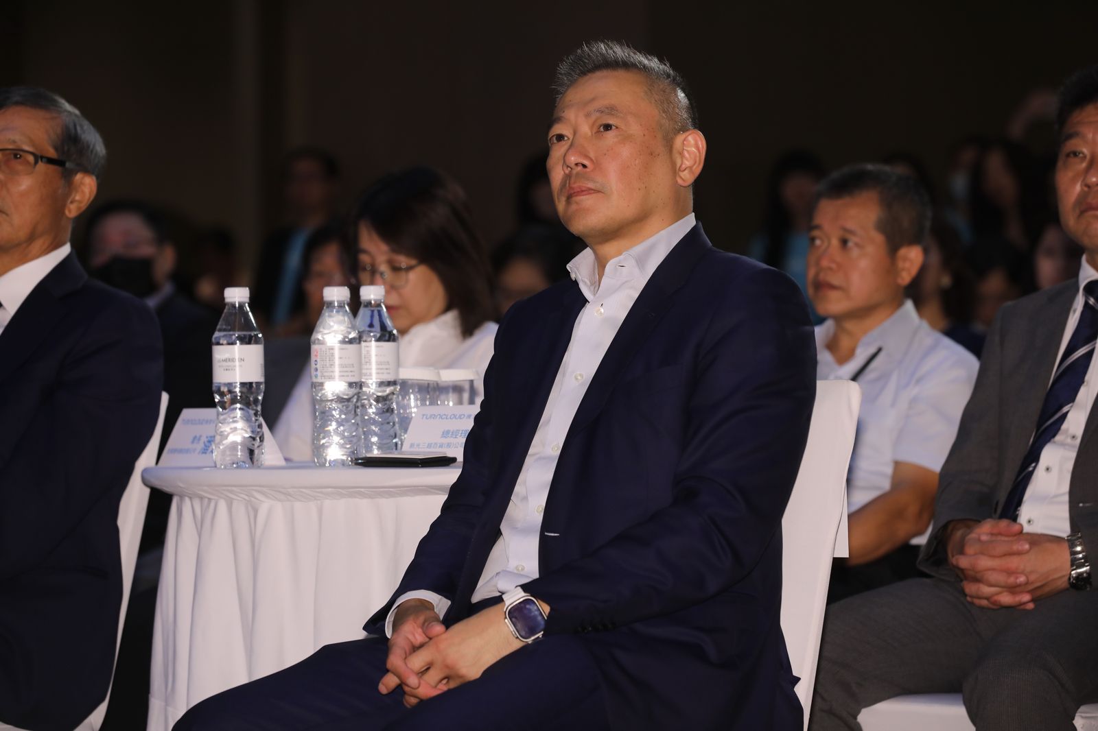 新光三越百貨經營是由總經理主導，吳昕陽擔任總經理營運成績優異、也幫新光三越度過新冠疫情危機。圖／鏡週刊
