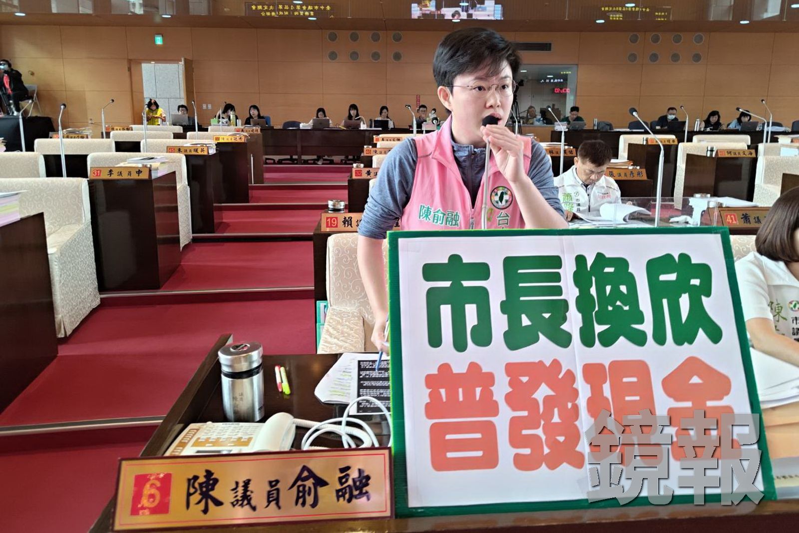 民進黨市議員陳俞融質疑市長盧秀燕「11月28日選舉之前,你會不會突然普發現金」。圖/台中市議員陳俞融提供