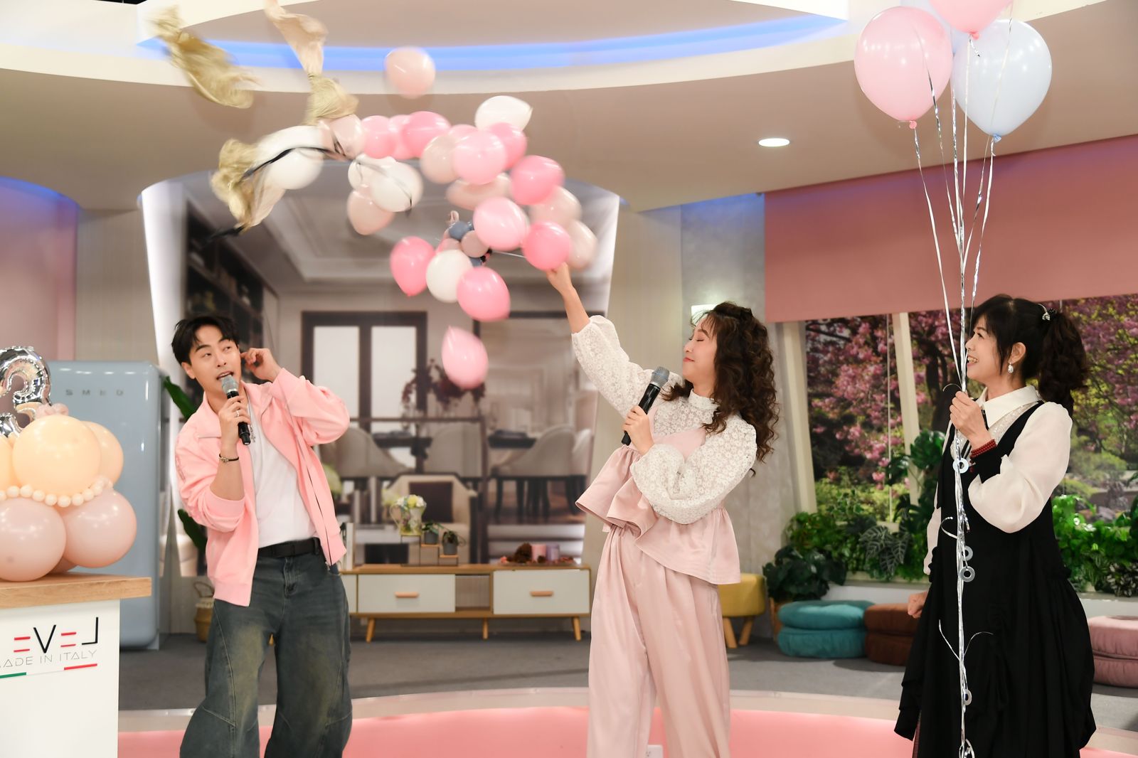 38歲「飯店千金」主播突宣布懷二胎　再加碼「戳破氣球」揭曉性別震驚記者會