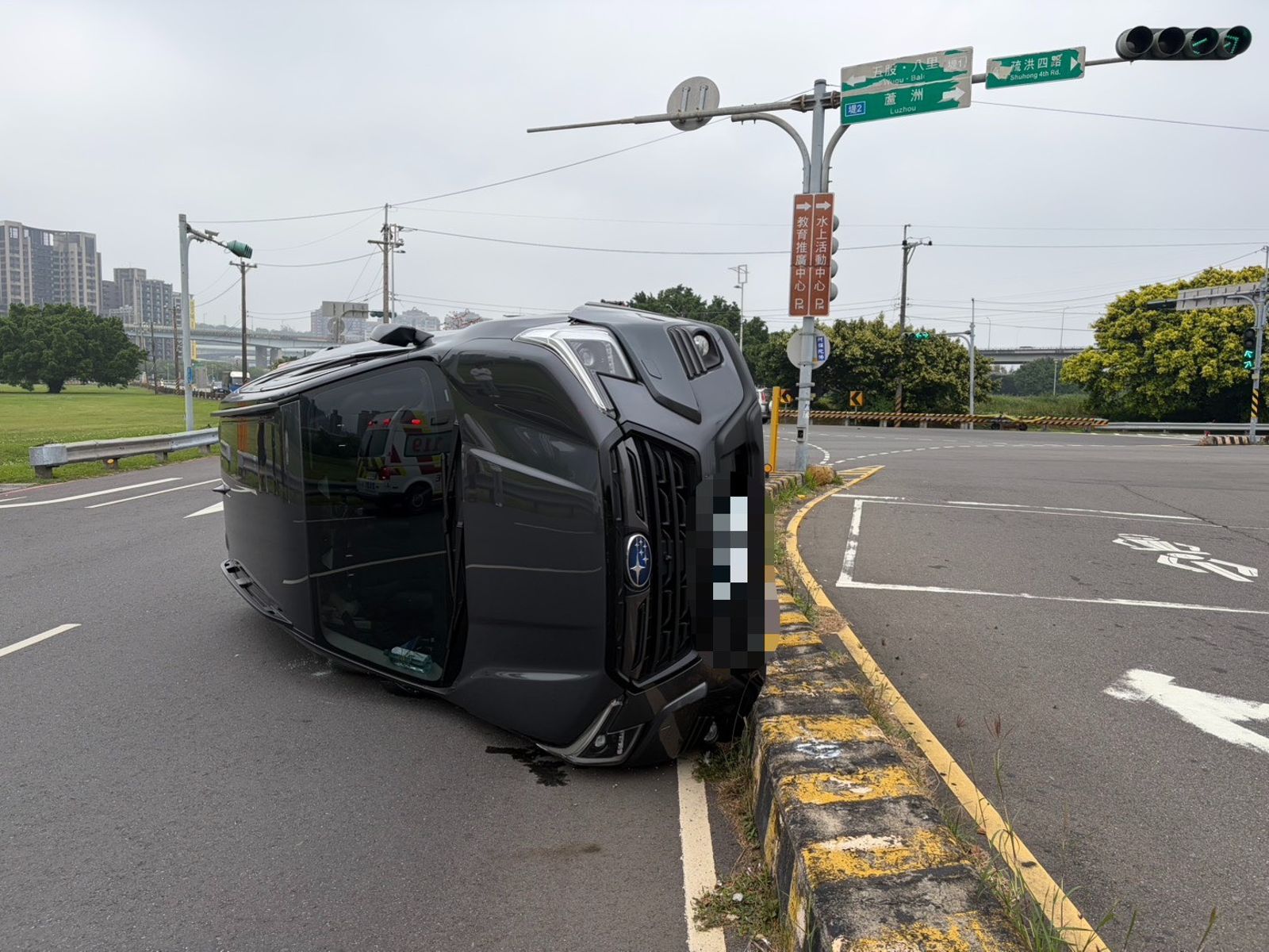 「一個動作」來不及釀翻車 嚇壞副駕駛座「上輩子情人」
