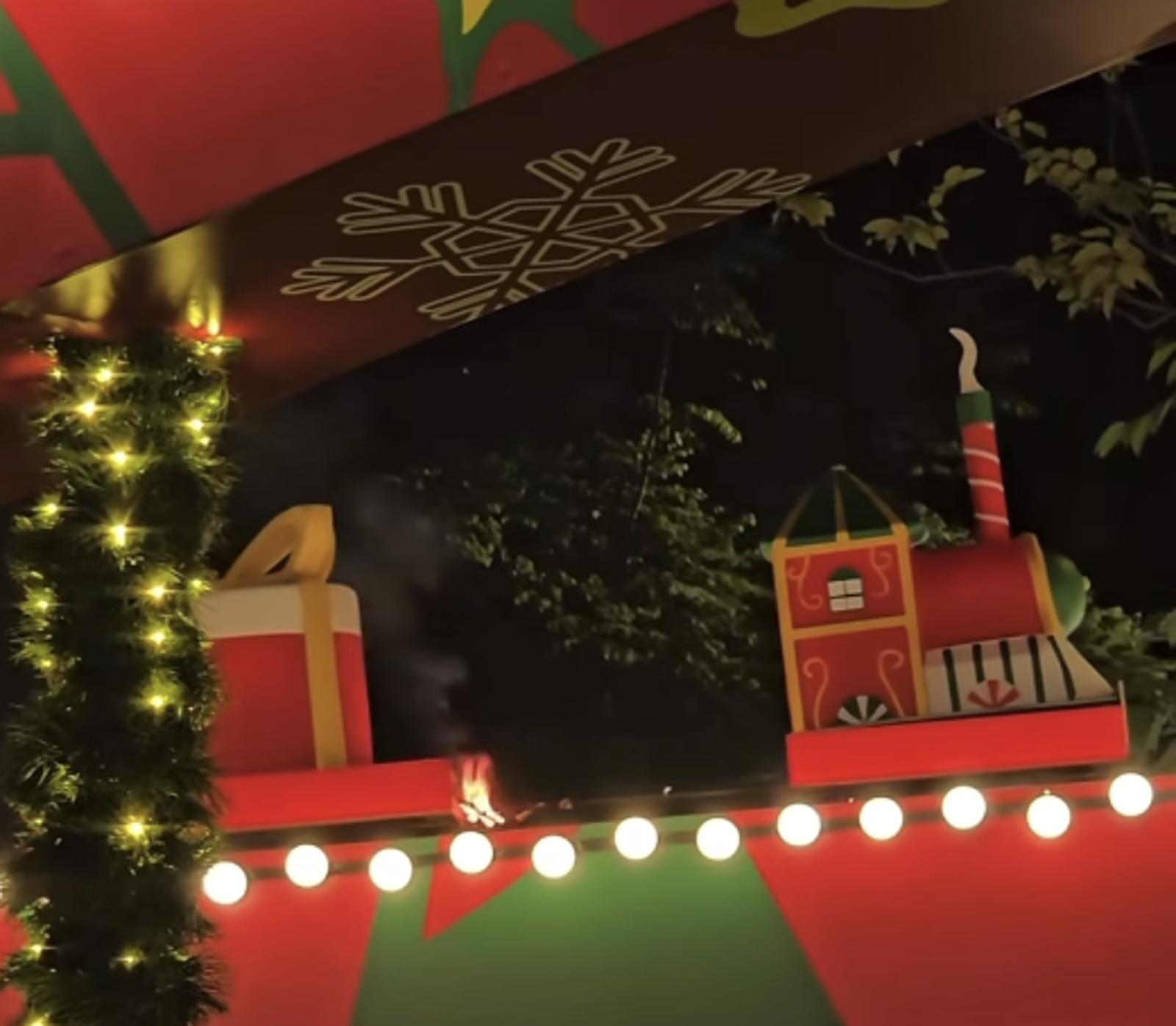 新北耶誕城驚傳「高空火燒車」 網友大酸:今年終於不一樣了