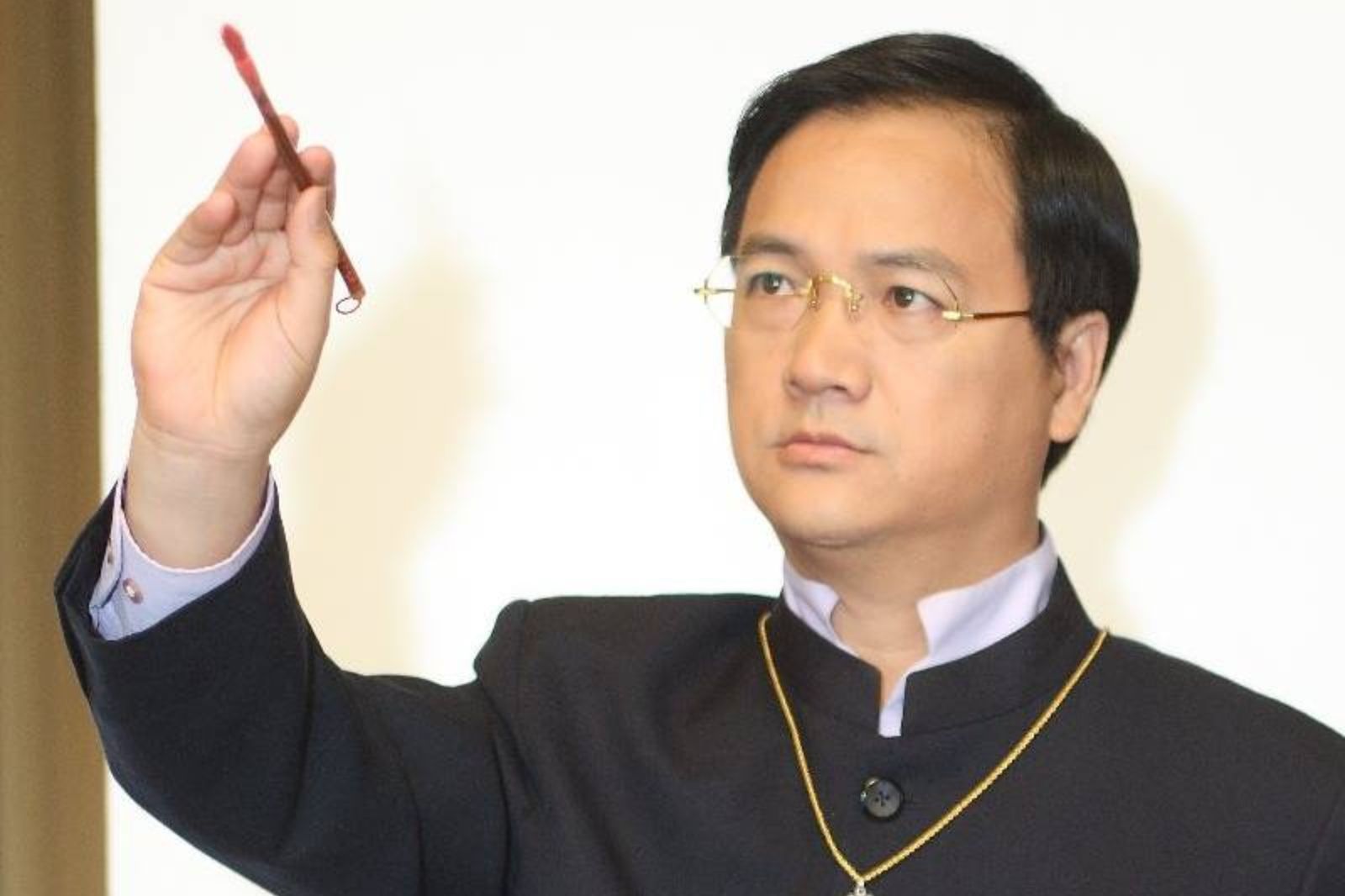 轟不婚不生「死後沒人拜會過不好」！全網炸了：情勒個屁　命理師曝30年經驗：別拿窮當藉口