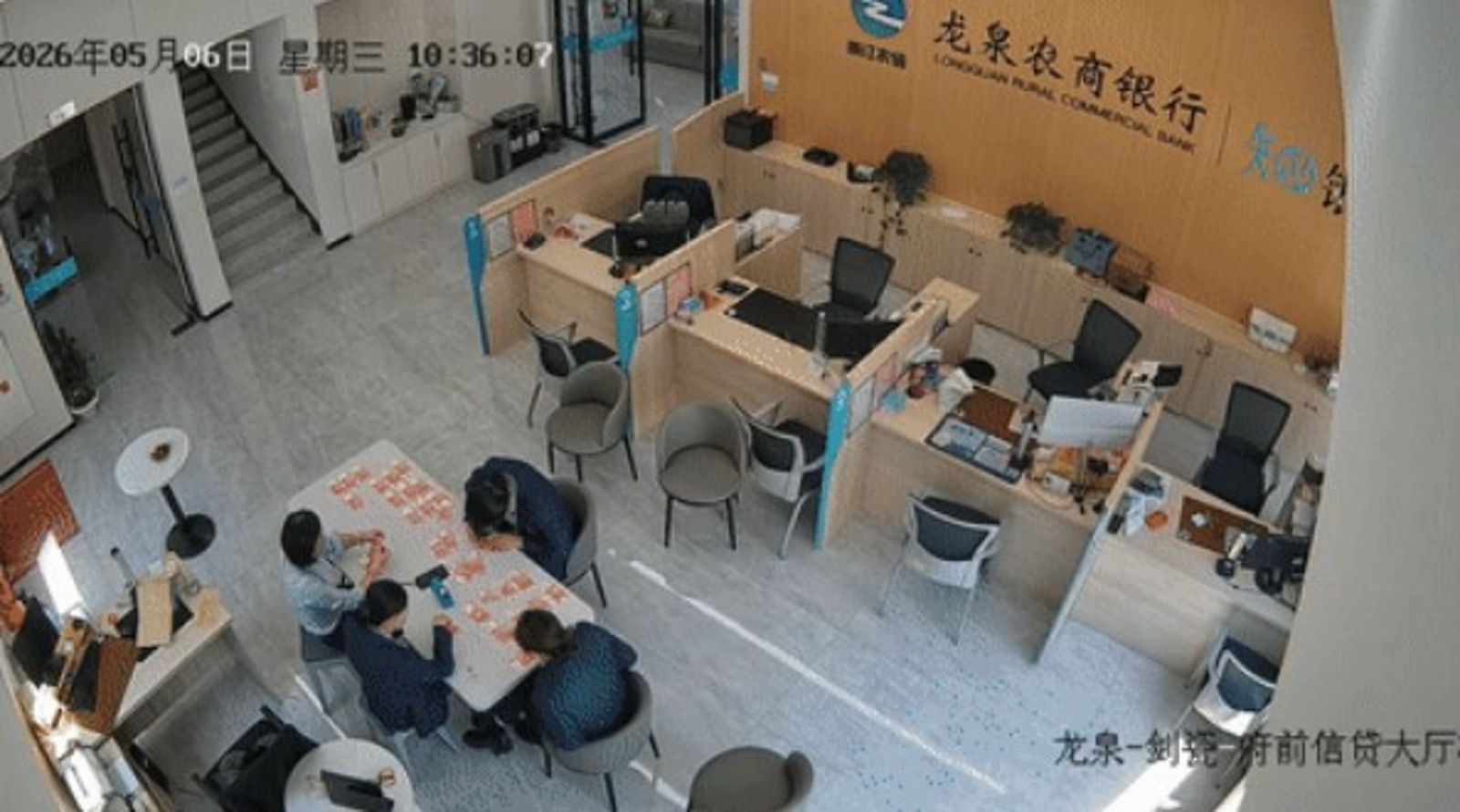屁孩把2萬鈔票「撕成400片」!行員「5小時拼圖式復原」畫面曝…救回紙鈔這樣做