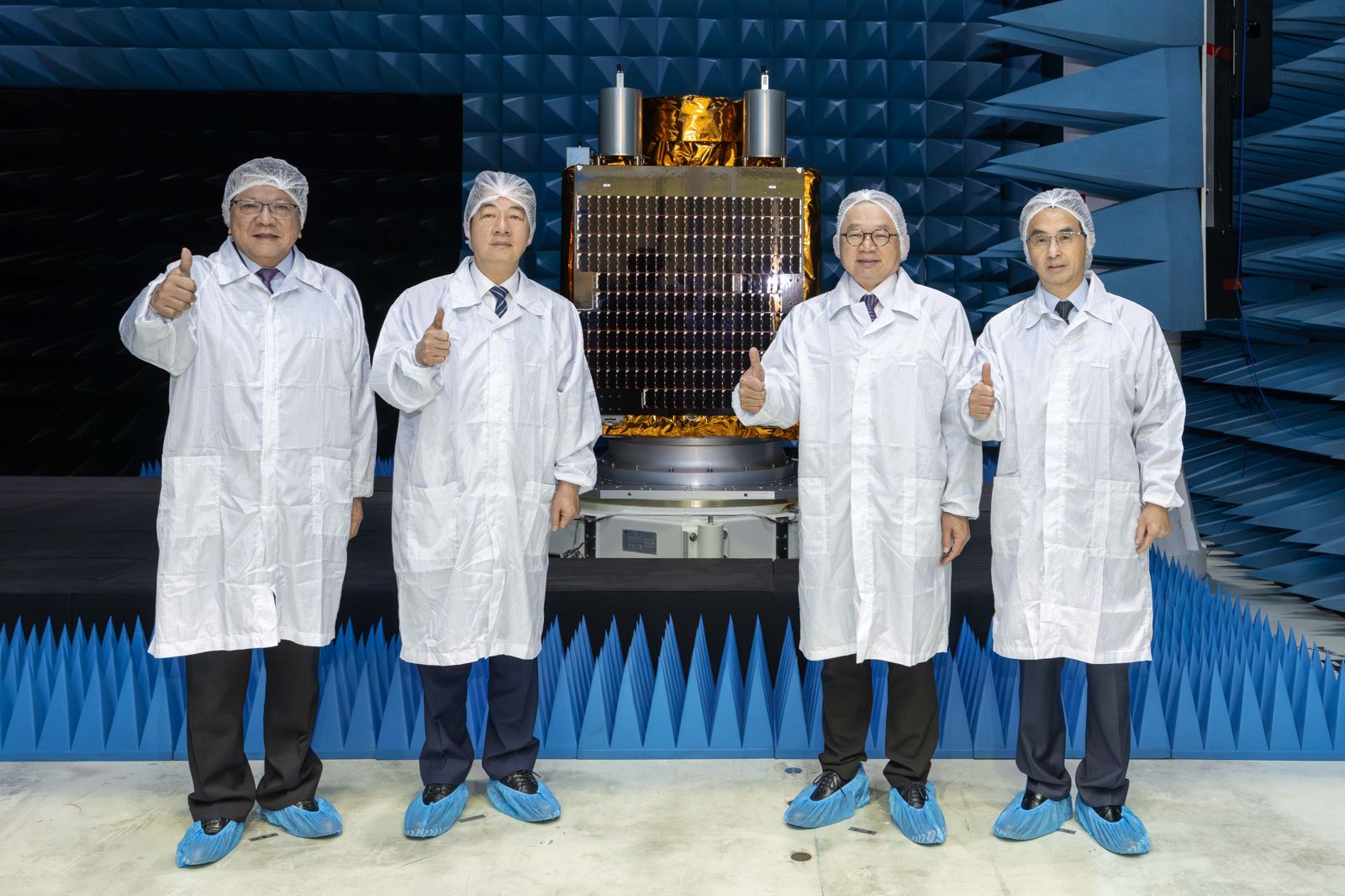 總統賴清德（左二）說過，太空計劃是未來國家政策重點。圖／總統府