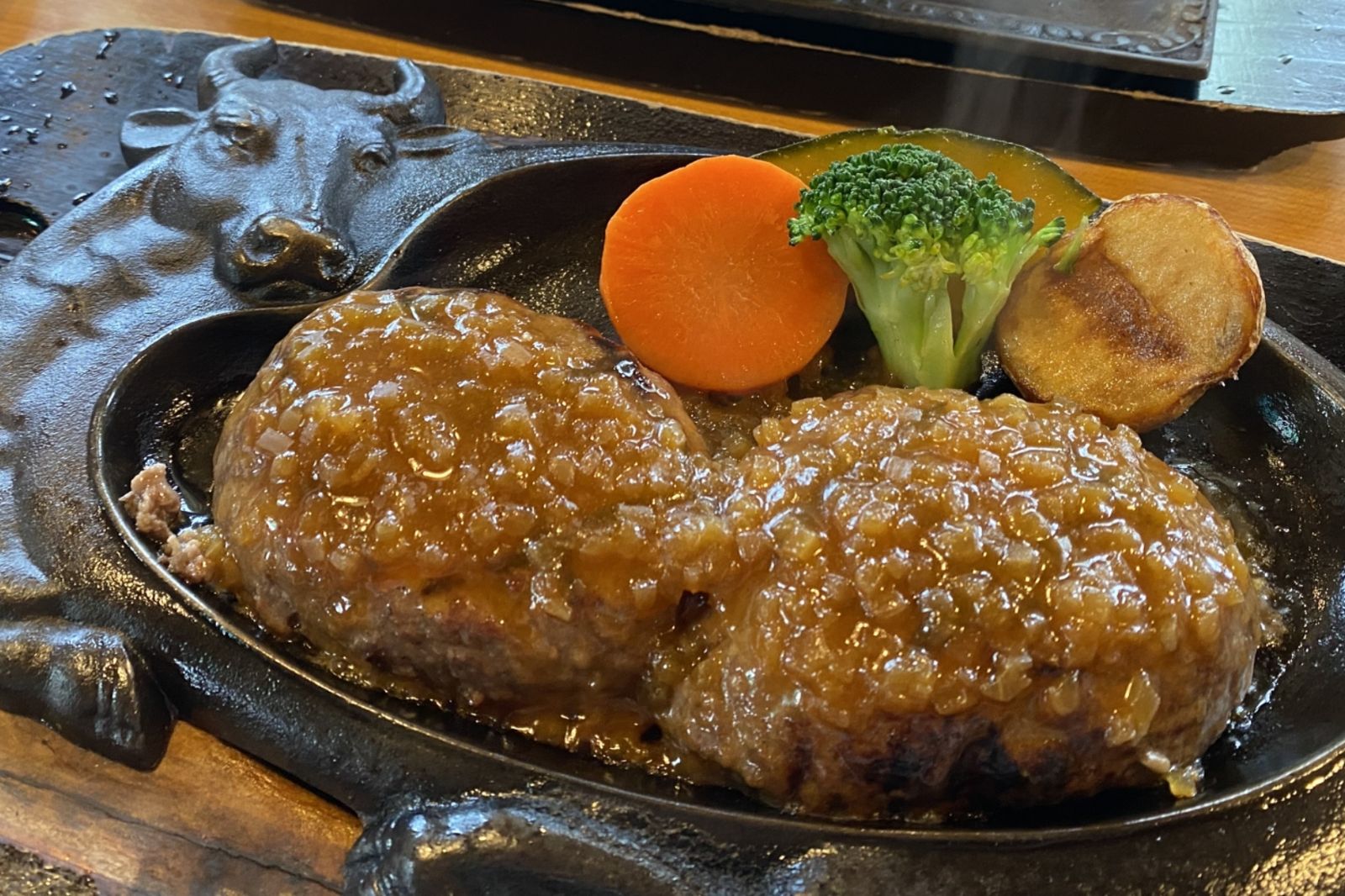 夜市牛排淋「1物」超銷魂?一票同好讚爆:試過回不去...神人再曝1招:蛋超嫩
