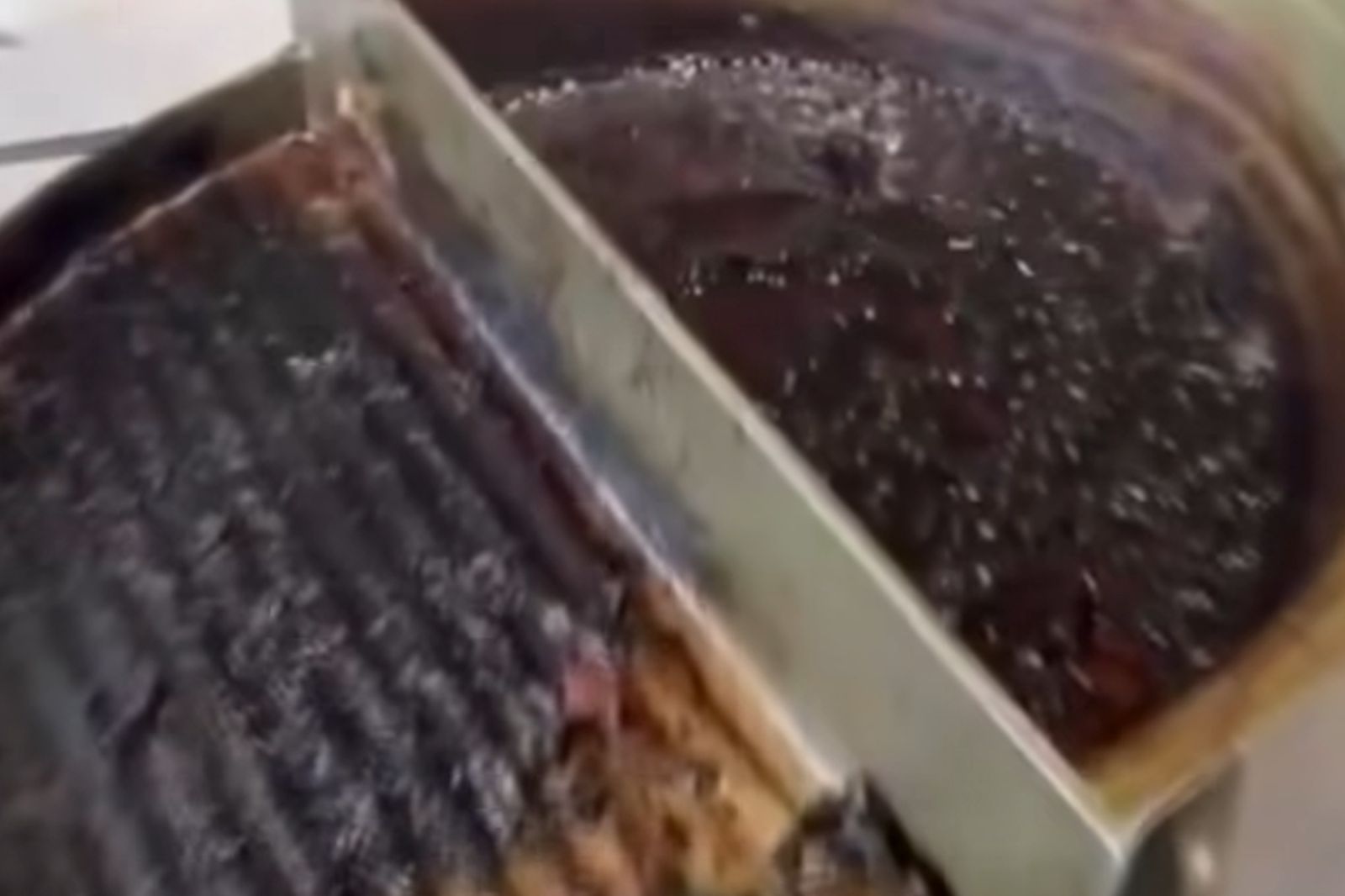 女高中生吃鍋！被店家懲罰「刷鍋20分鐘」控訴遭欺負　網友反力挺業者