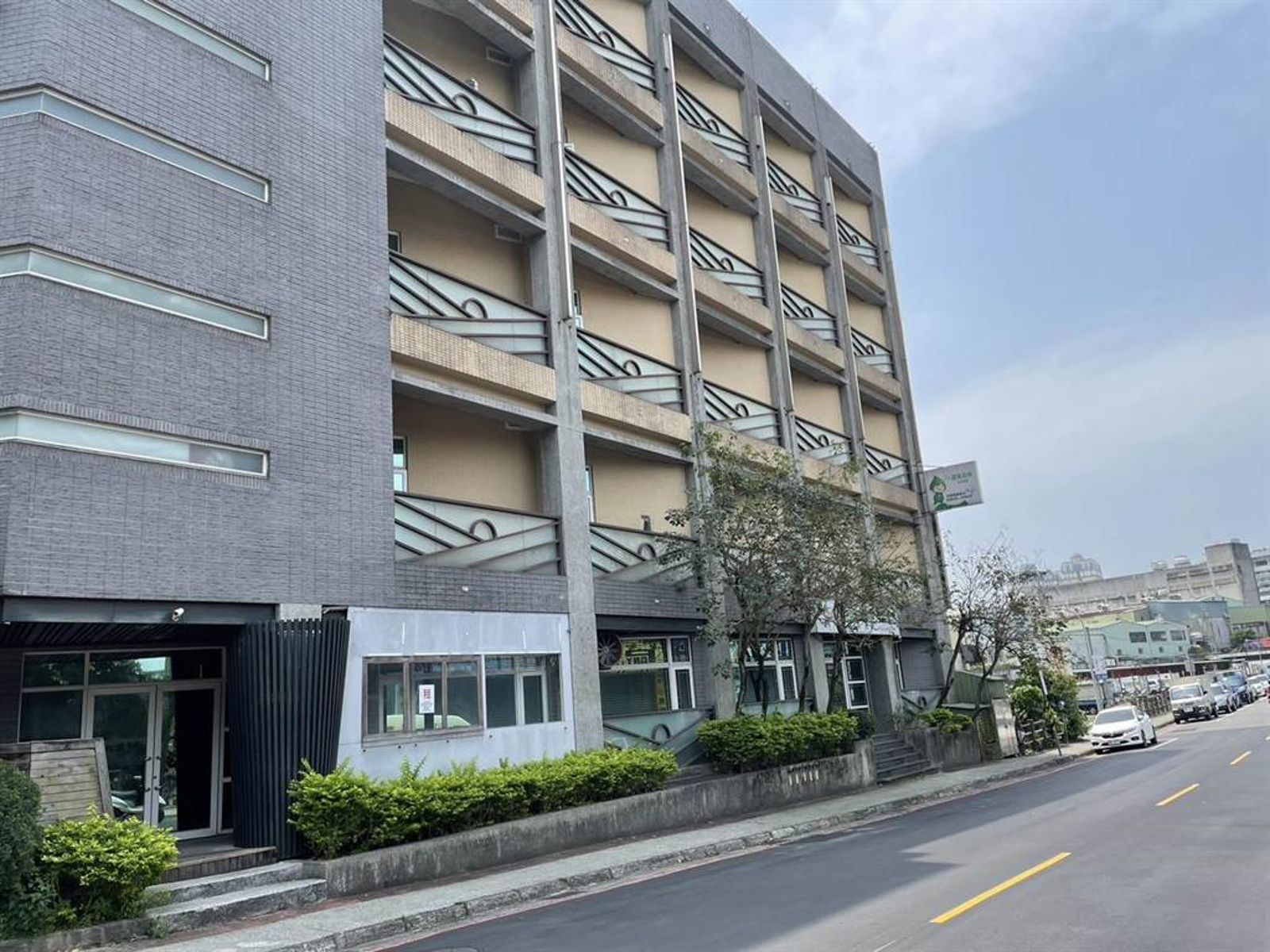 帶2少女摩鐵開毒趴雙亡！棄屍秒轉場續嗨　法院批「渣男」卻判免賠