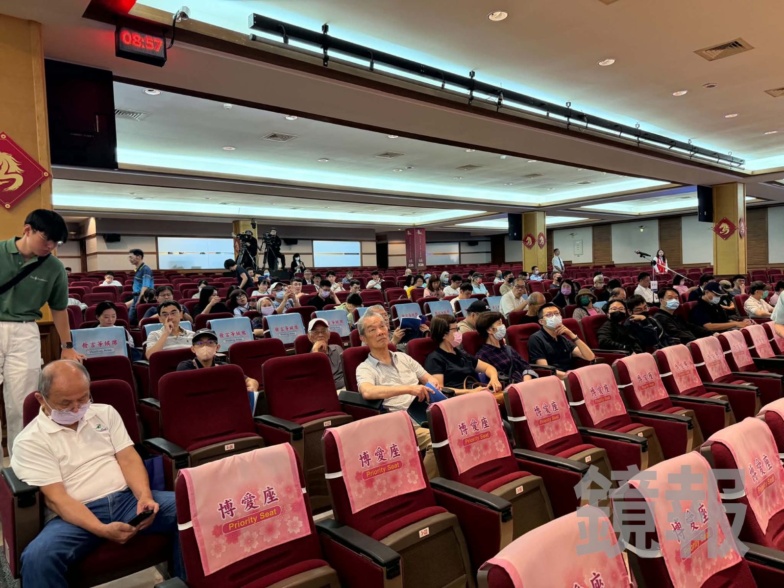 鴻海今年股東會現場股東人數少。
