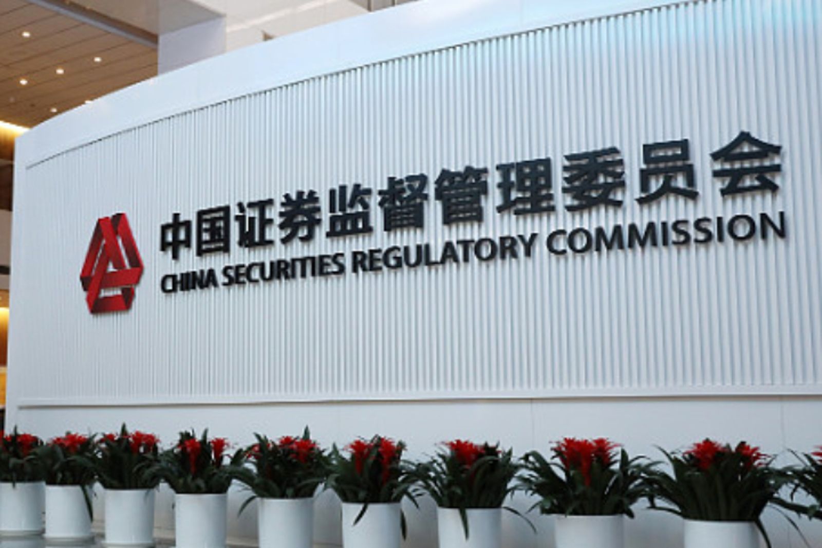 中史前無例貪腐醜聞！證監會前處長家中搜出至少8億現金　錢多到飄霉味
