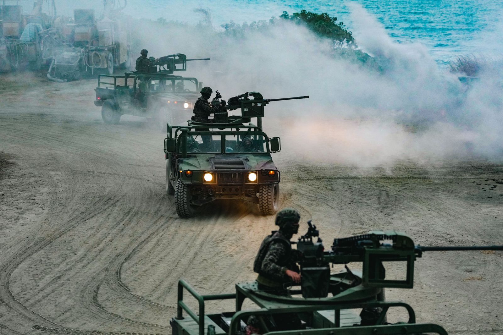 解放軍公布機器狗搶灘 國防部釋出海軍陸戰隊強化灘岸防護作戰