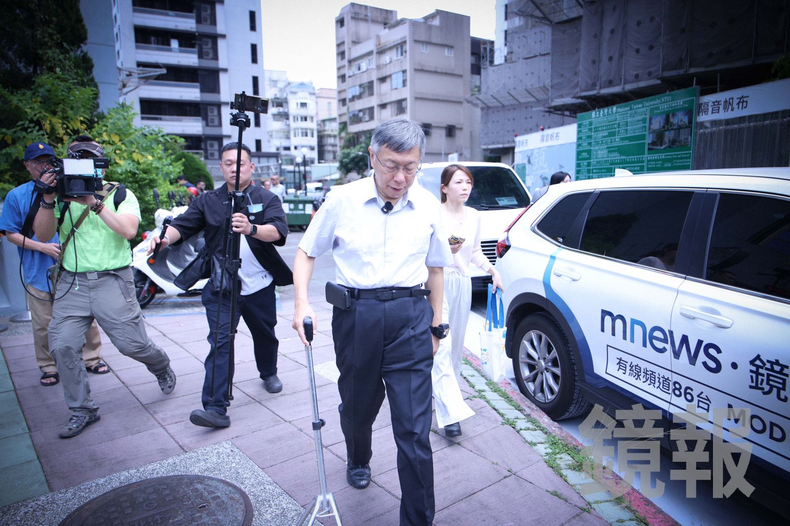 柯文哲拄拐杖卻能「跳起來」?陳智菡曝「十字韌帶斷了也能打籃球」:許甫就是啊