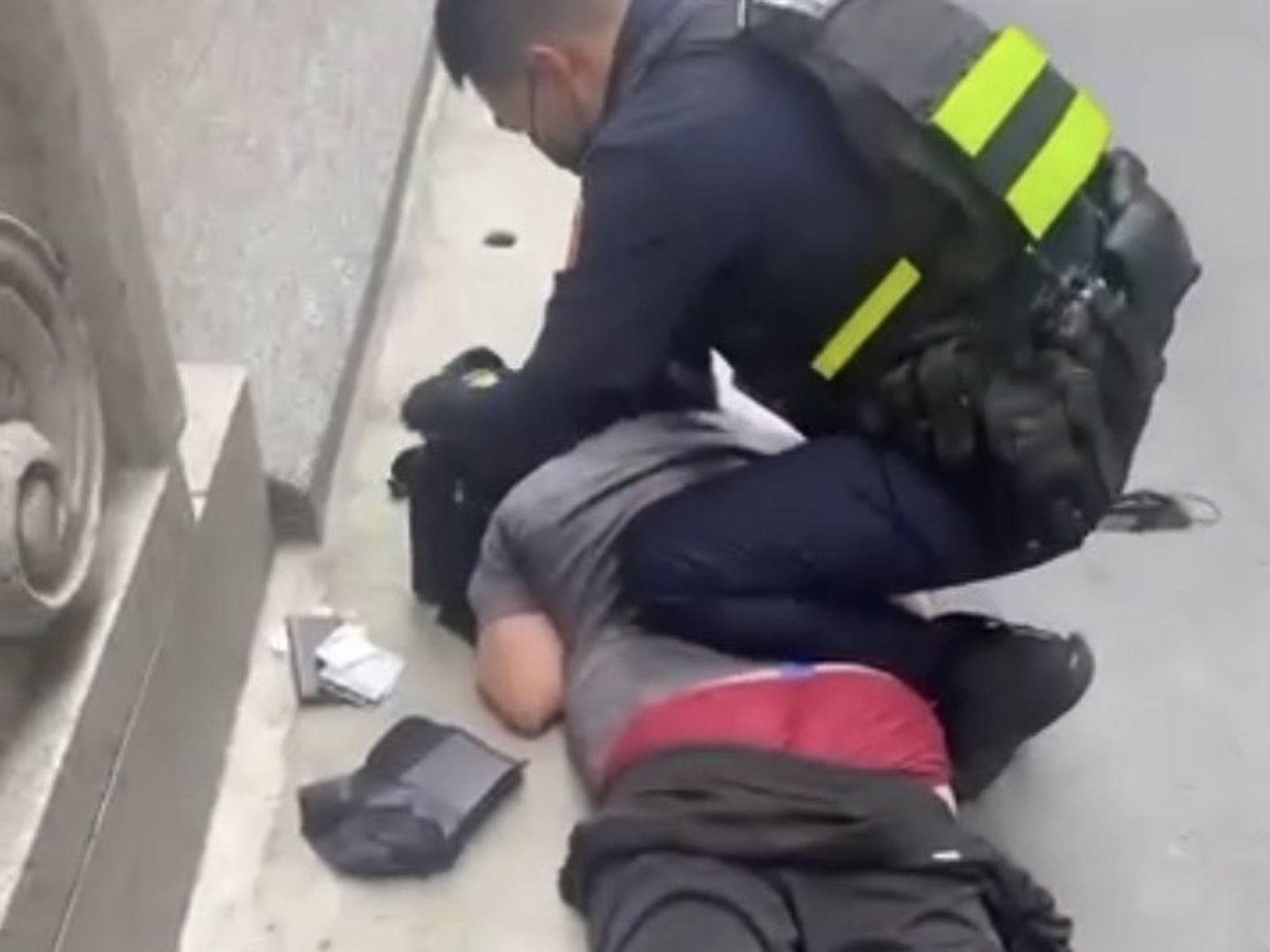 北市警24小時「雙殺」逮2馬籍男 假觀光車手獲「牢房體驗旅」