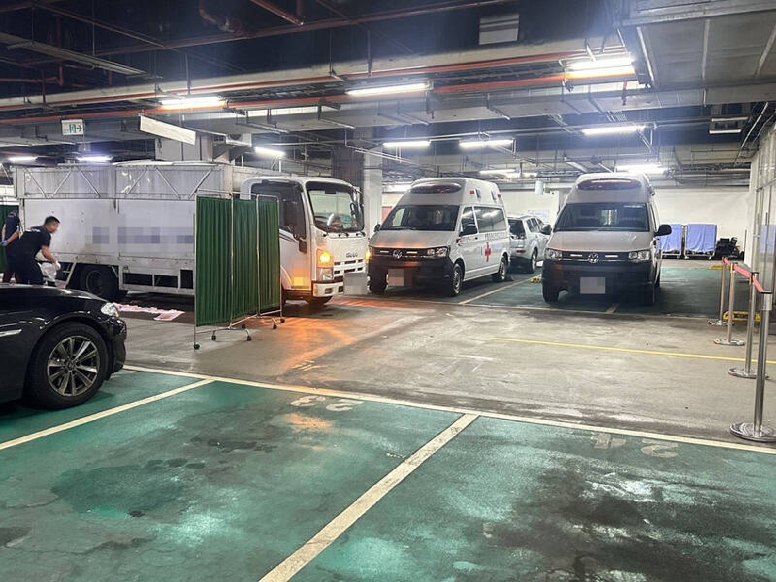 中國附醫地下室發生死亡車禍　清潔婦遭送床單貨車撞死