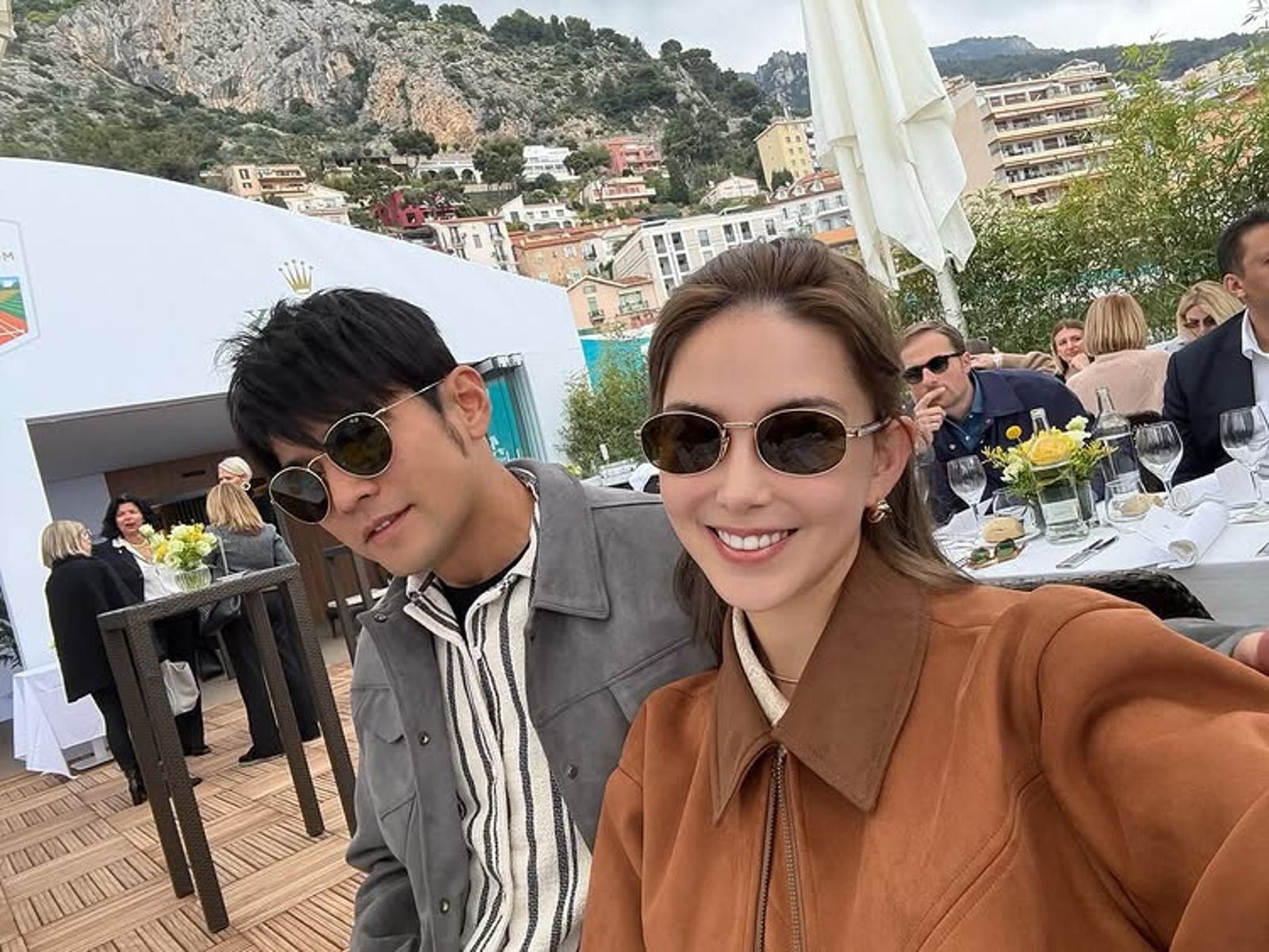 周杰倫（左）、昆凌（右）夫妻倆都很關注爺爺賽事。翻攝Instagram @hannah_quinlivan