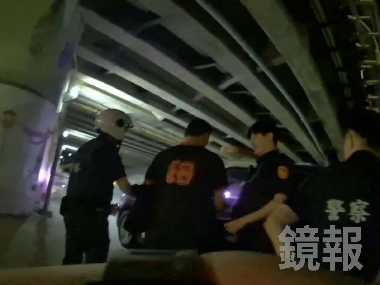 潛姓嫌犯平常居無定所，有時候都住在百齡橋下的涵洞內。翻攝畫面