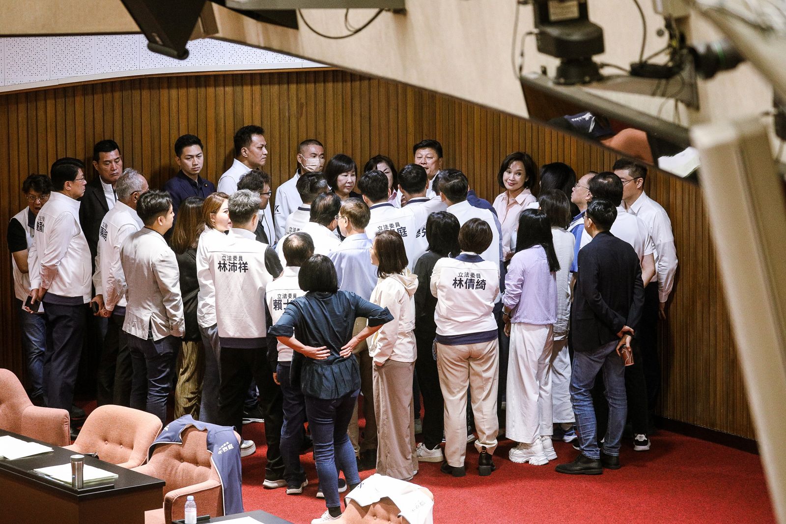 所以　國民黨立委監督了什麼？