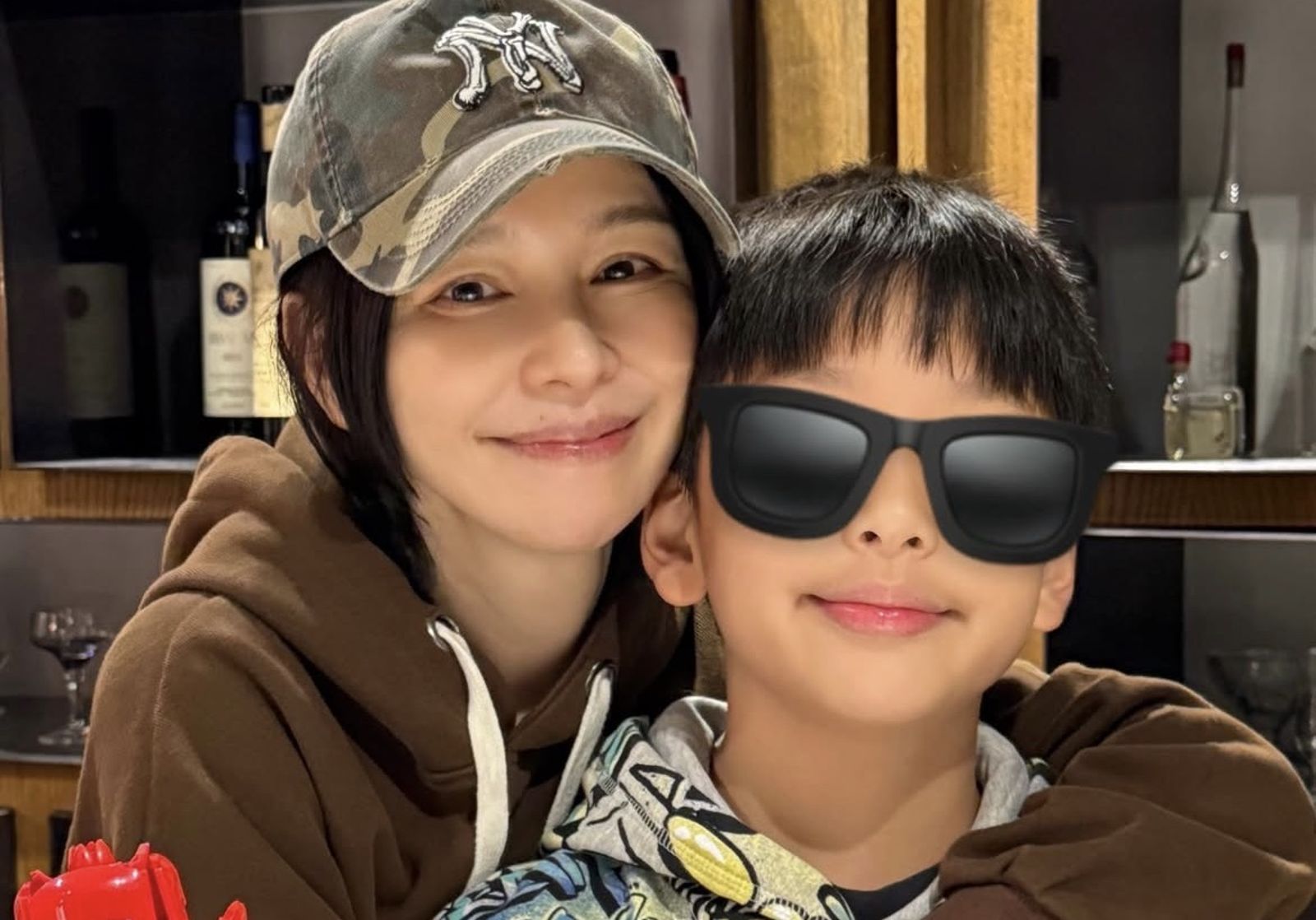 徐若瑄離婚3年秀無名指戒指！51歲生日前夕被「套牢」　曝「小帥哥」背後暖舉