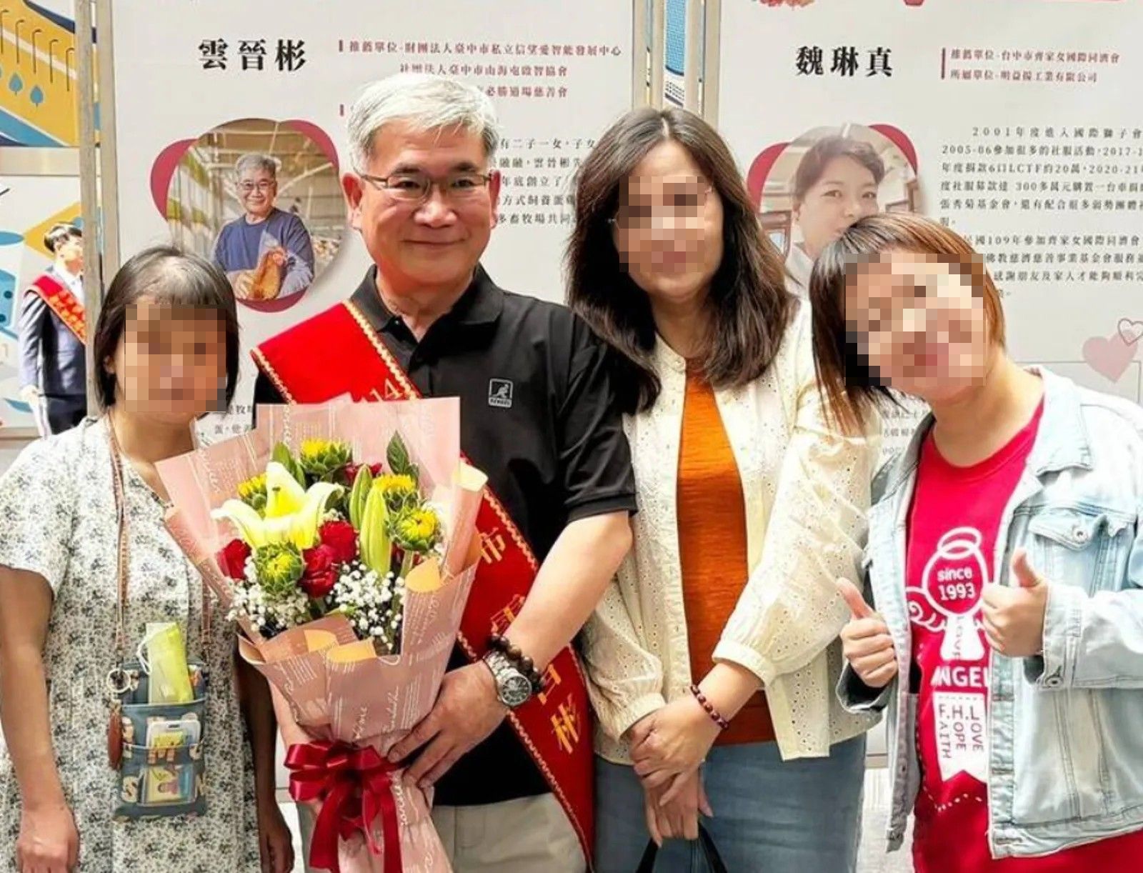 豐康畜牧場負責人雲晉彬（左二）被控隱匿禽流感疫情、隨意棄置斃死雞。資料畫面