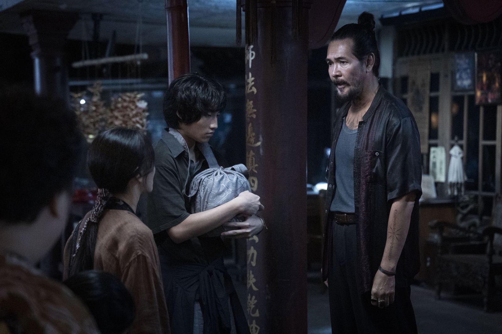 《粽邪4》女偶像中邪慘遭惡鬼附身!「印尼劉德華」成黑心法師 百萬網紅被他掐脖
