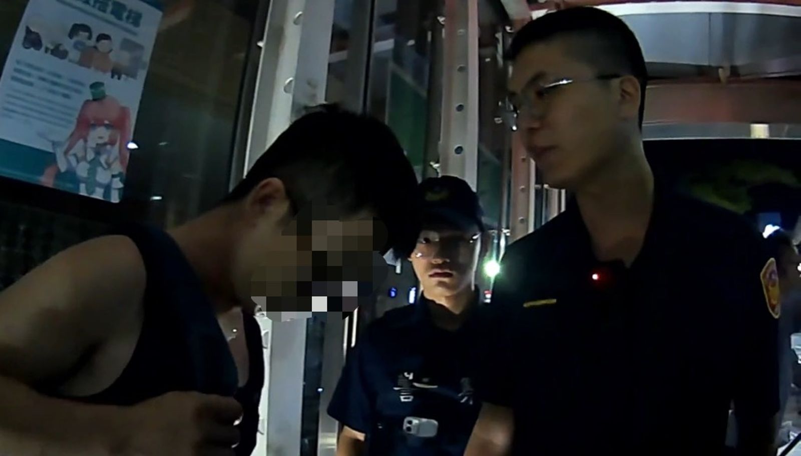 有片／「不要跑！」吊嘎男高捷廁所偷拍被活逮　警到場一查竟是毒品通緝犯