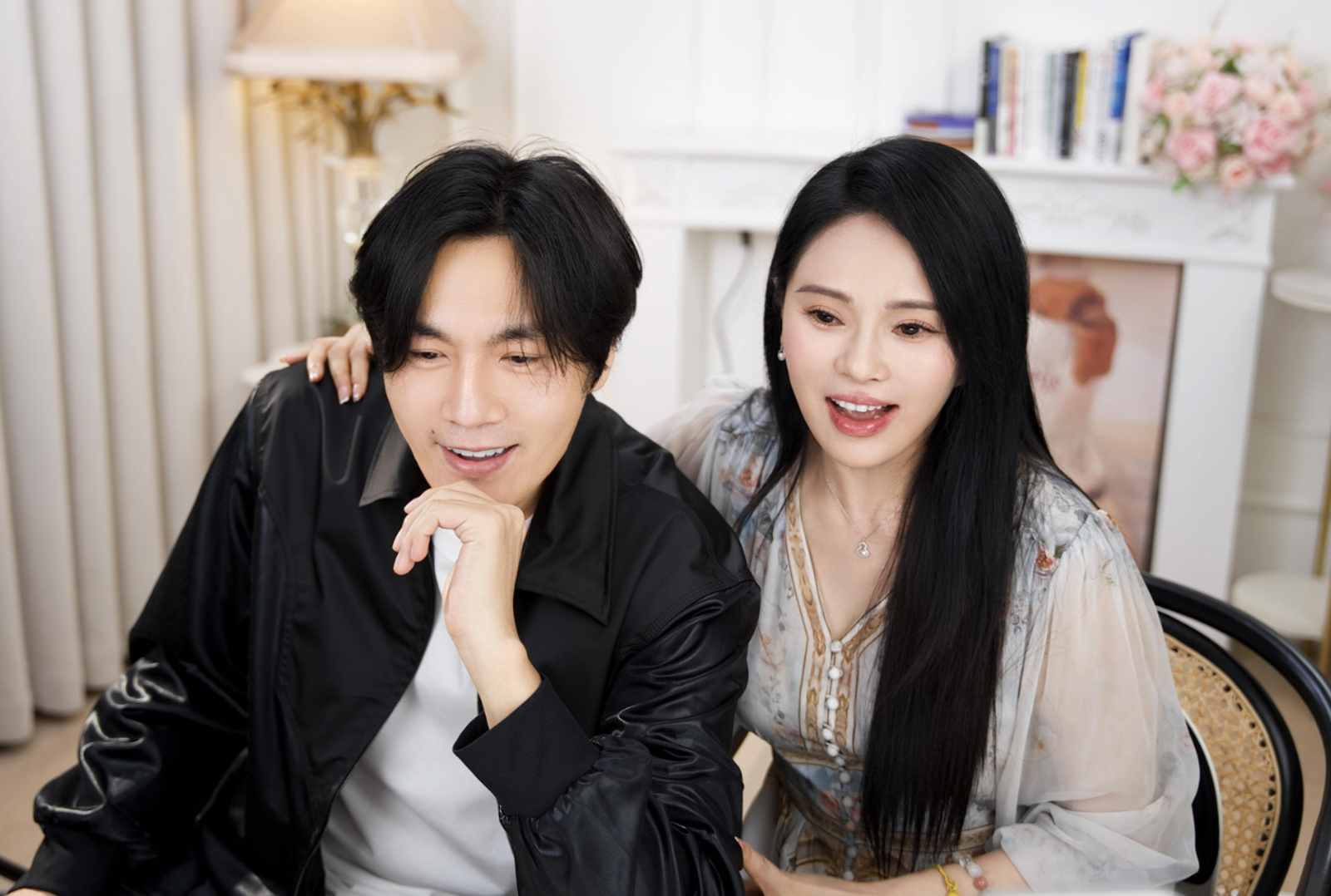 直播都是梗！秦昊曝第一眼就愛上　喜歡伊能靜皮膚白皙、胸部大