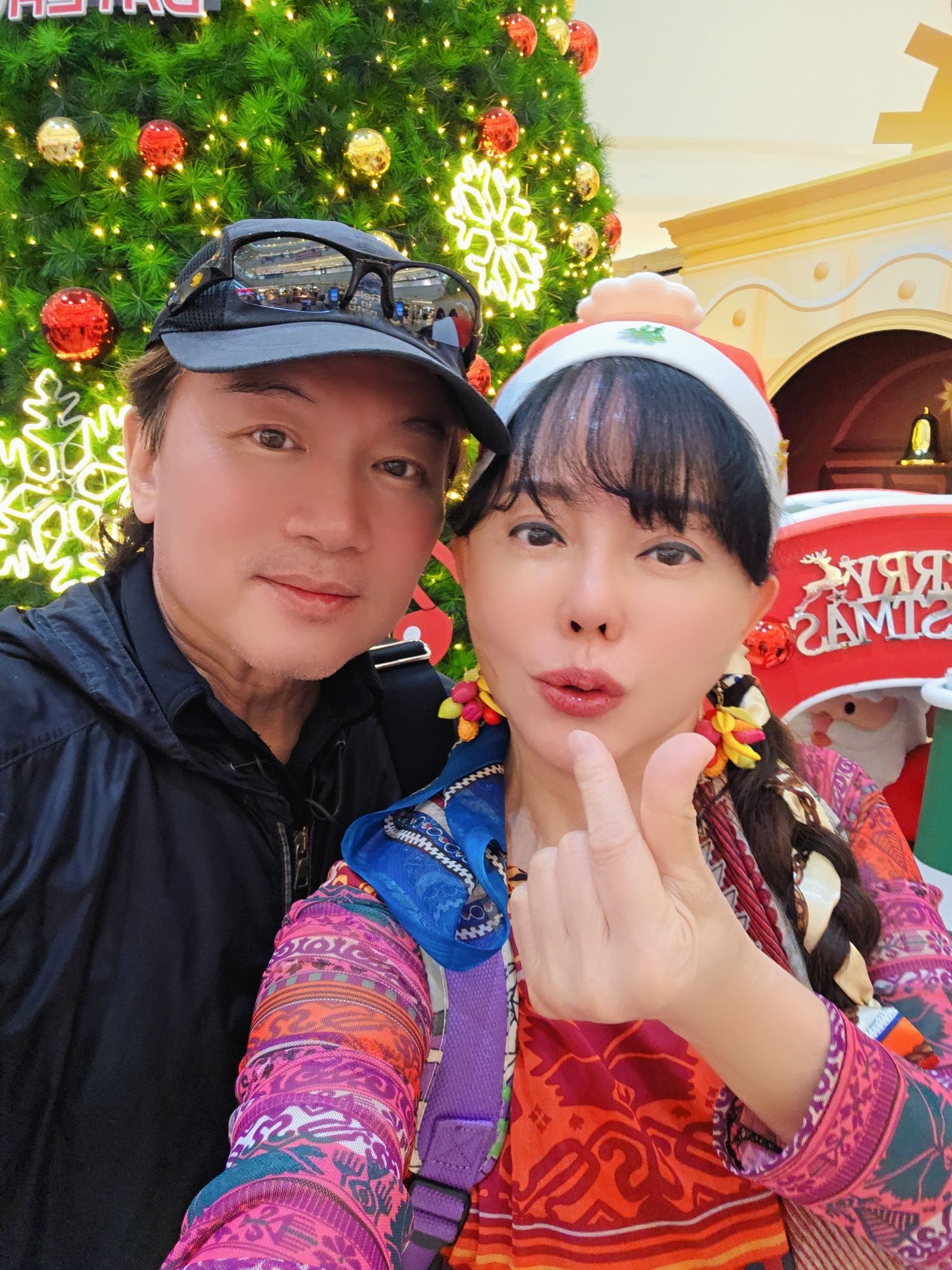 孫鵬（左）事先完全不知情狄鶯要進軍SWAG。翻攝狄鶯臉書