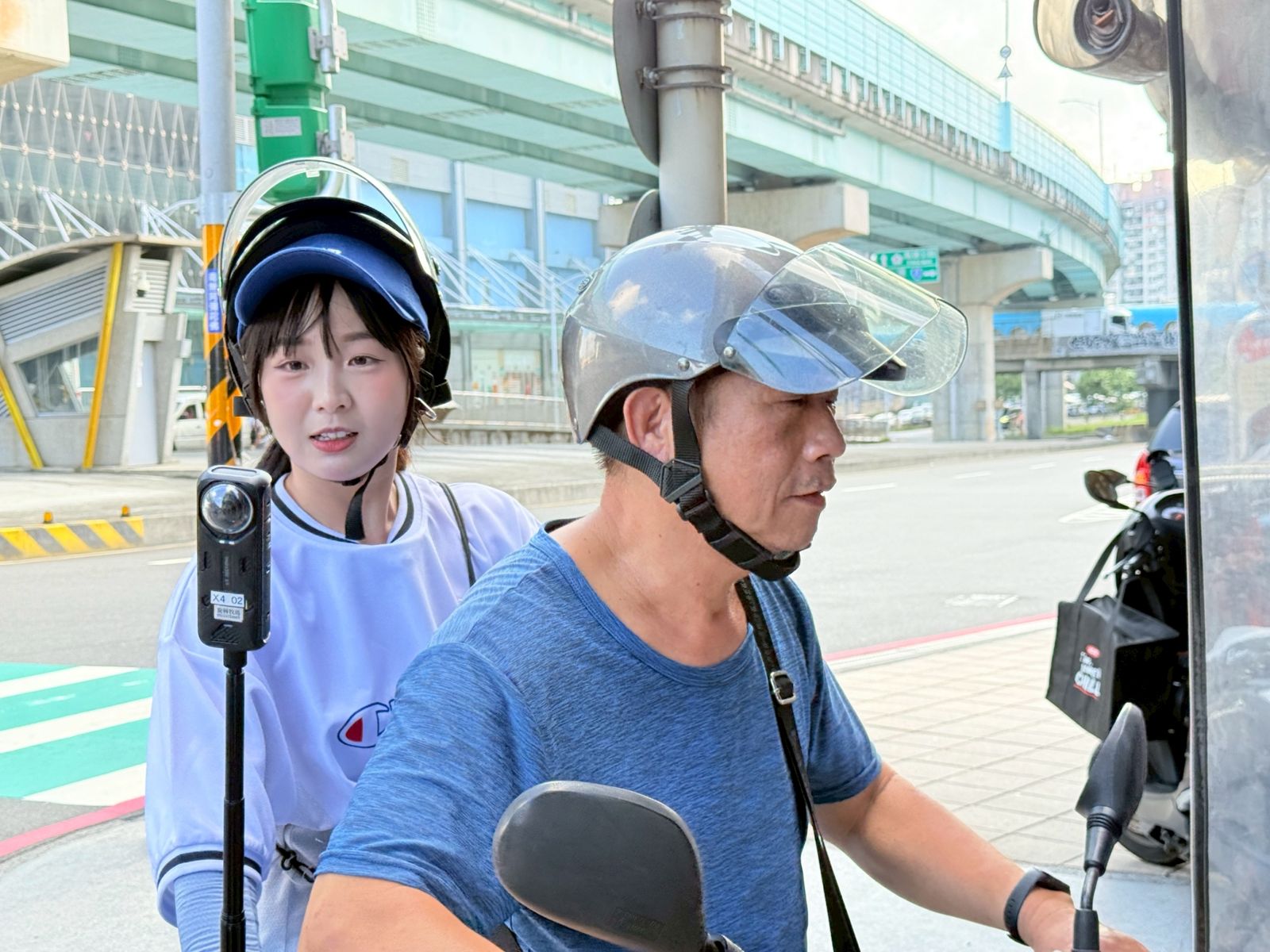 挑戰基隆最陡坡!籃籃好心幫忙推車 竟被阿伯「半路丟包」秒崩潰