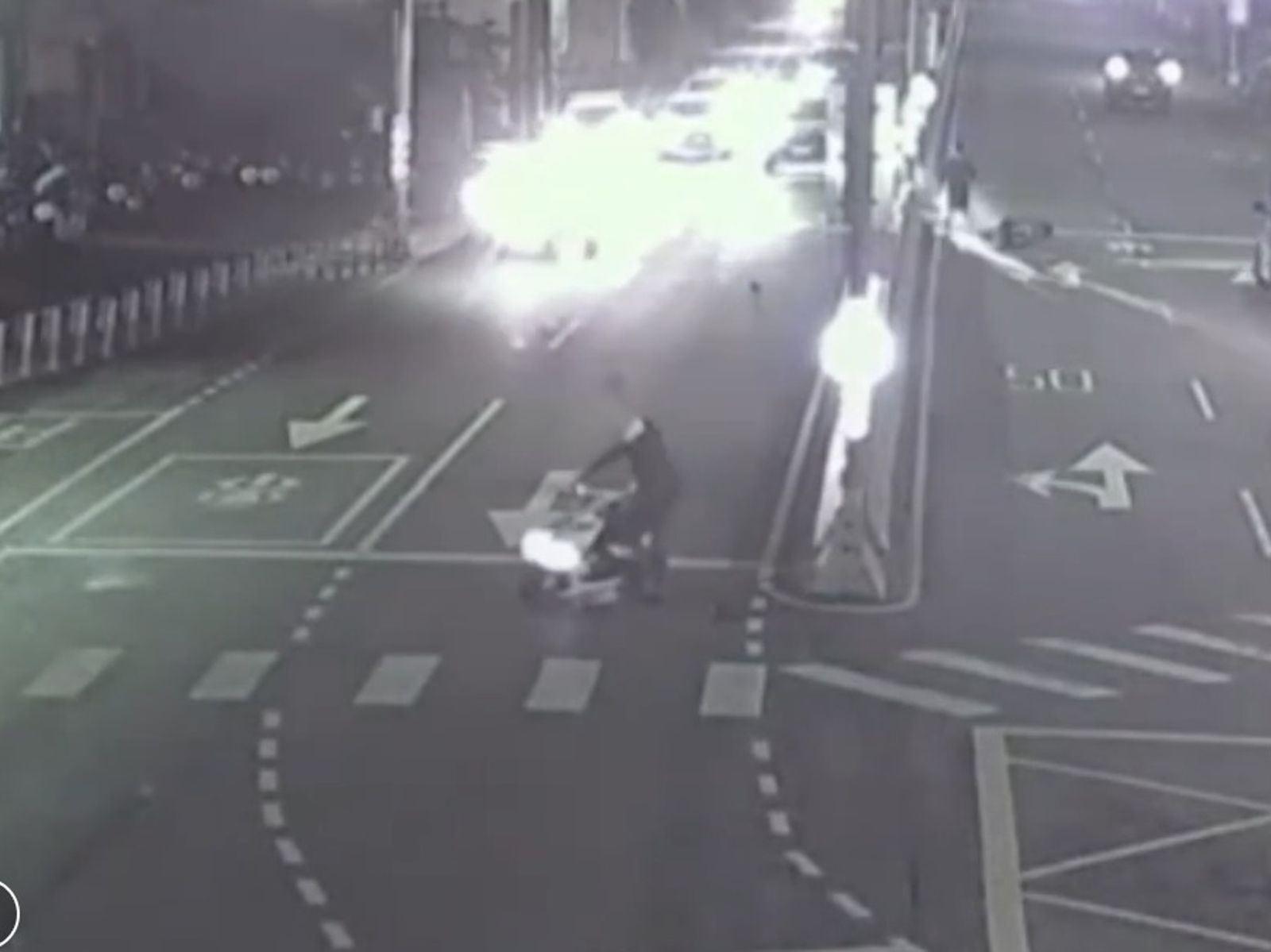 有片／五股深夜驚見飆車族　2騎士逆向蛇行慘吞18萬罰單